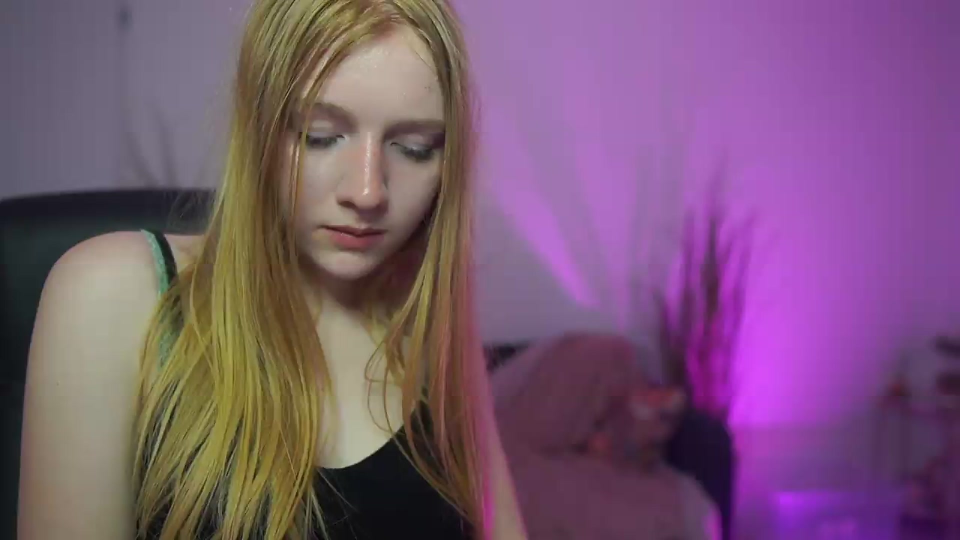 Gallery image thumbnail from DirtyChloe18's myfreecams stream on, 05/20/2026, 14:23 image 6 of 20