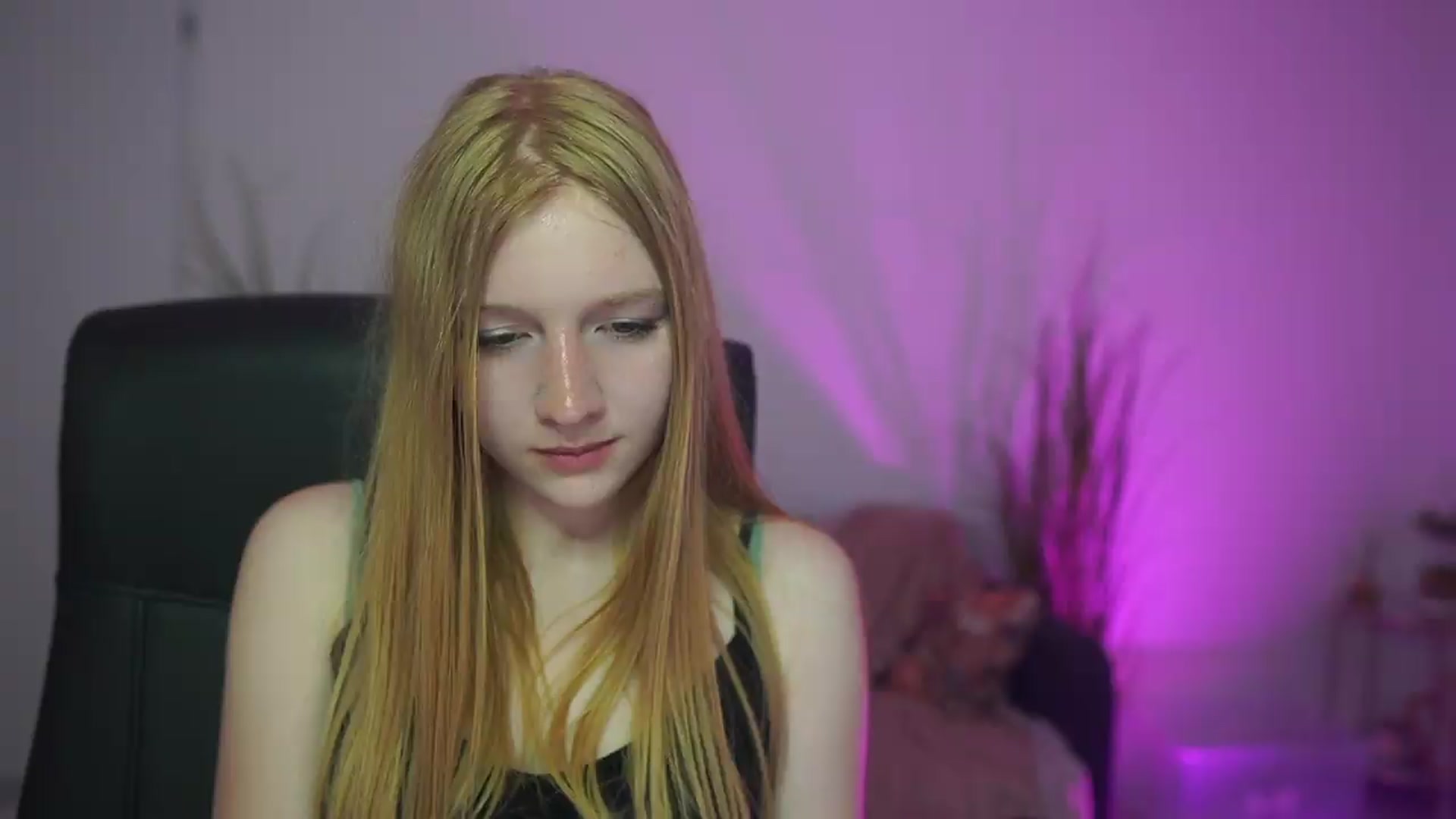 Gallery image thumbnail from DirtyChloe18's myfreecams stream on, 05/20/2026, 14:23 image 12 of 20