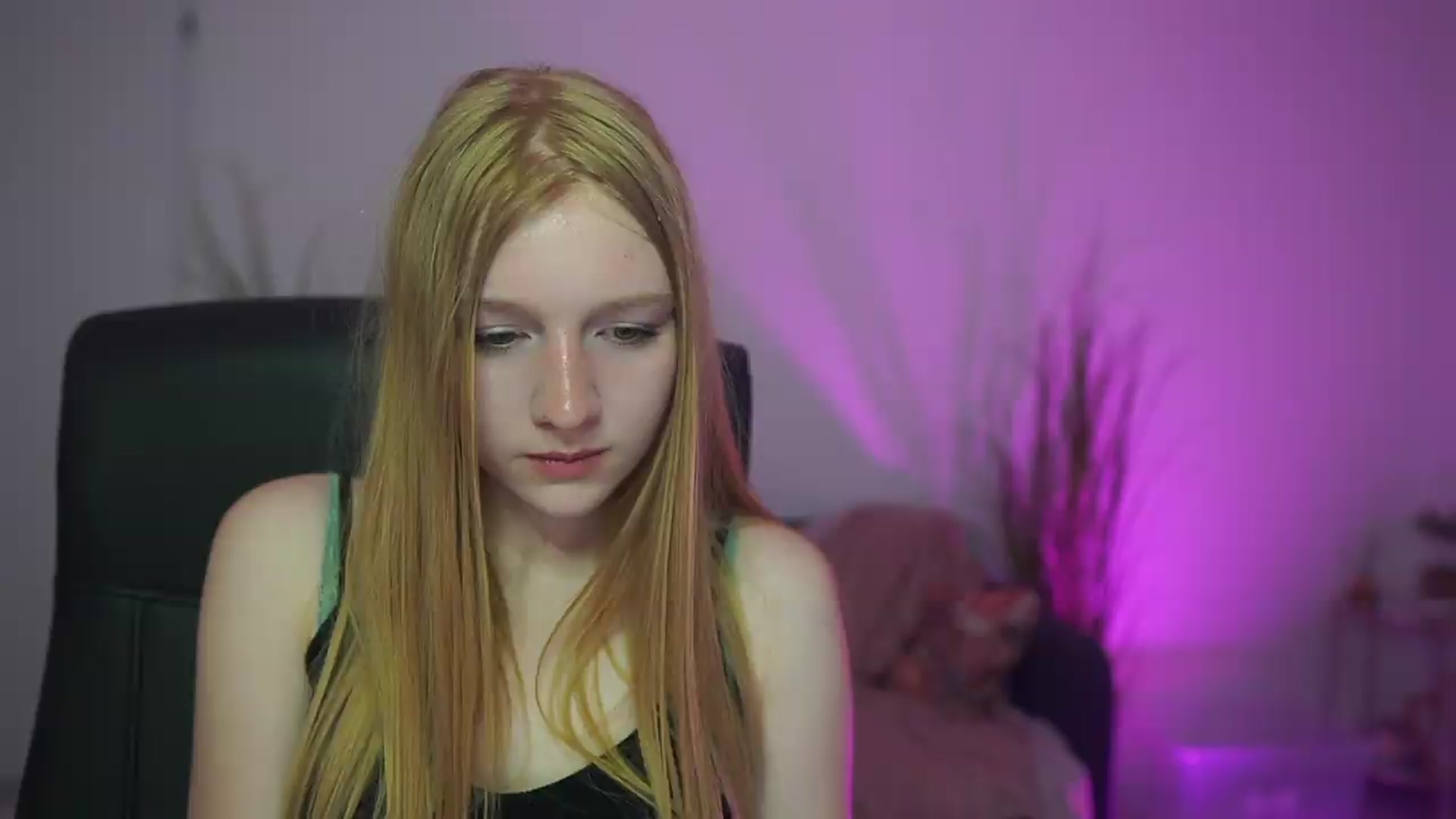 Gallery image thumbnail from DirtyChloe18's myfreecams stream on, 05/20/2026, 14:23 image 11 of 20