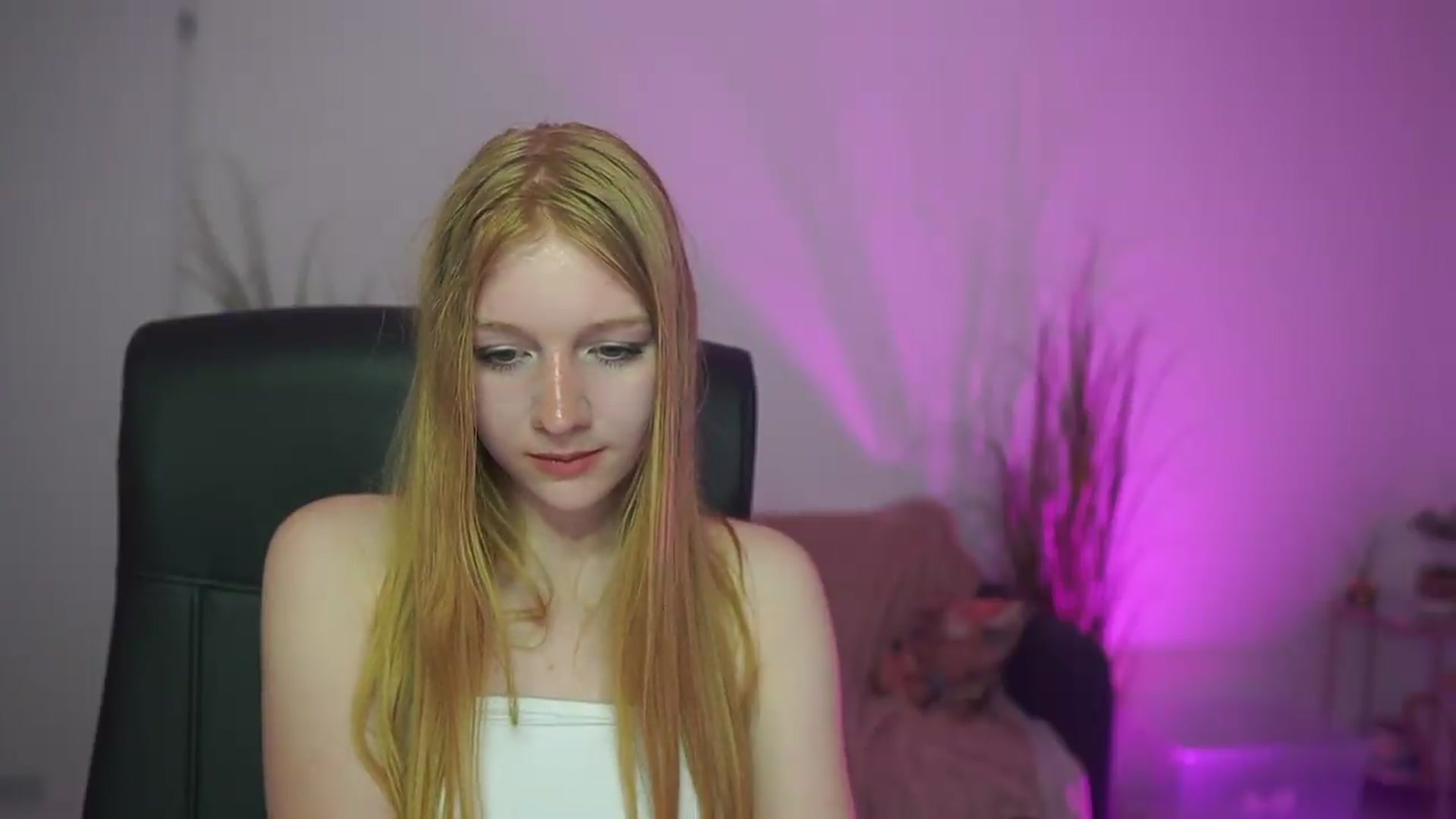 Gallery image thumbnail from DirtyChloe18's myfreecams stream on, 05/21/2026, 14:25 image 8 of 20