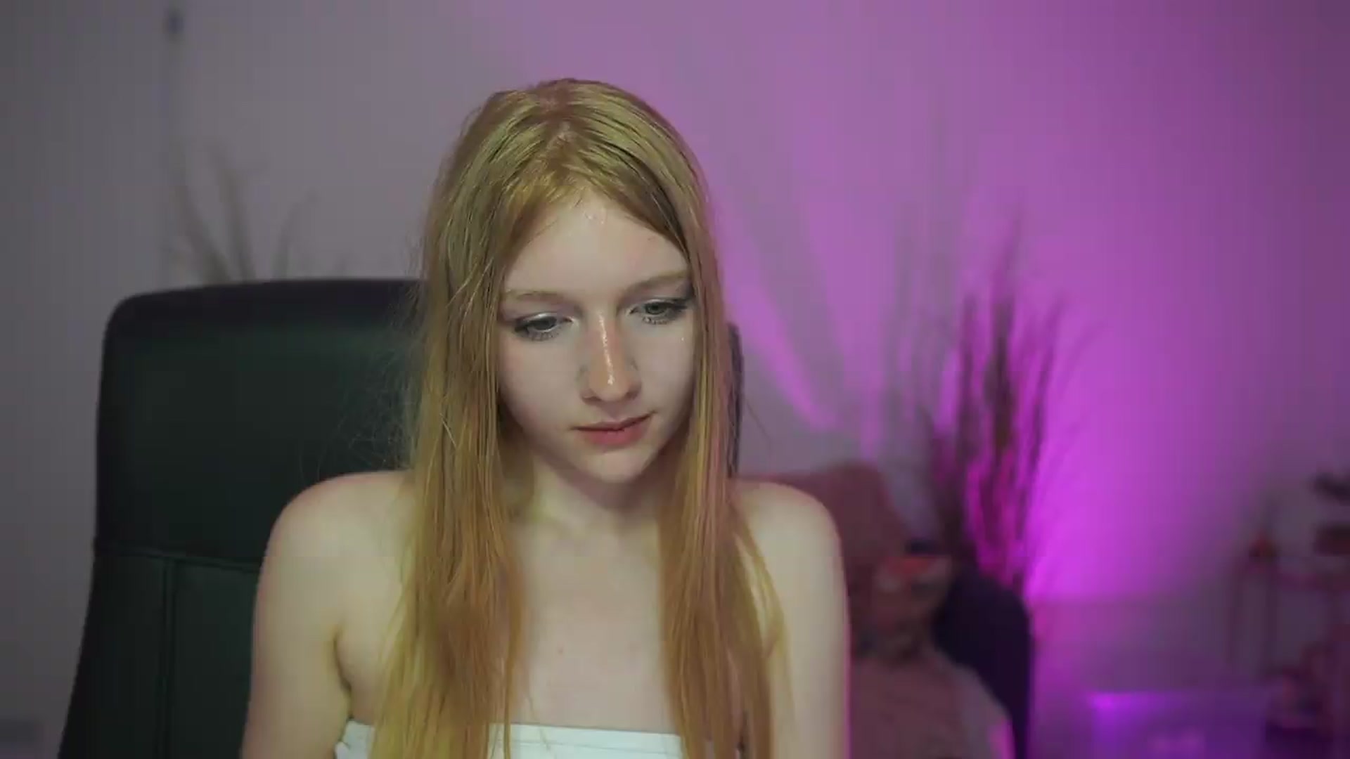 Gallery image thumbnail from DirtyChloe18's myfreecams stream on, 05/21/2026, 15:26 image 18 of 20