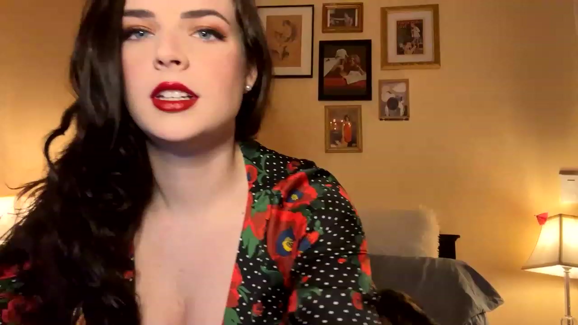 Gallery image thumbnail from DirtyDarcy's myfreecams stream on, 12/07/2022, 23:11 image 19 of 20