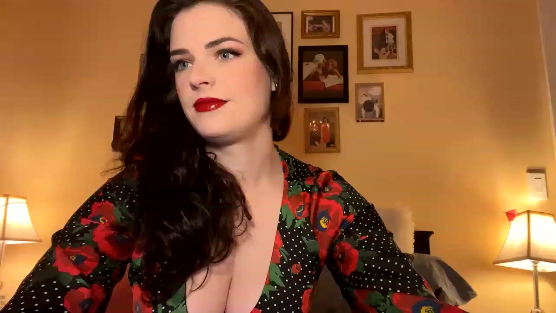 Gallery image thumbnail from DirtyDarcy's myfreecams stream on, 12/07/2022, 23:11 image 1 of 20