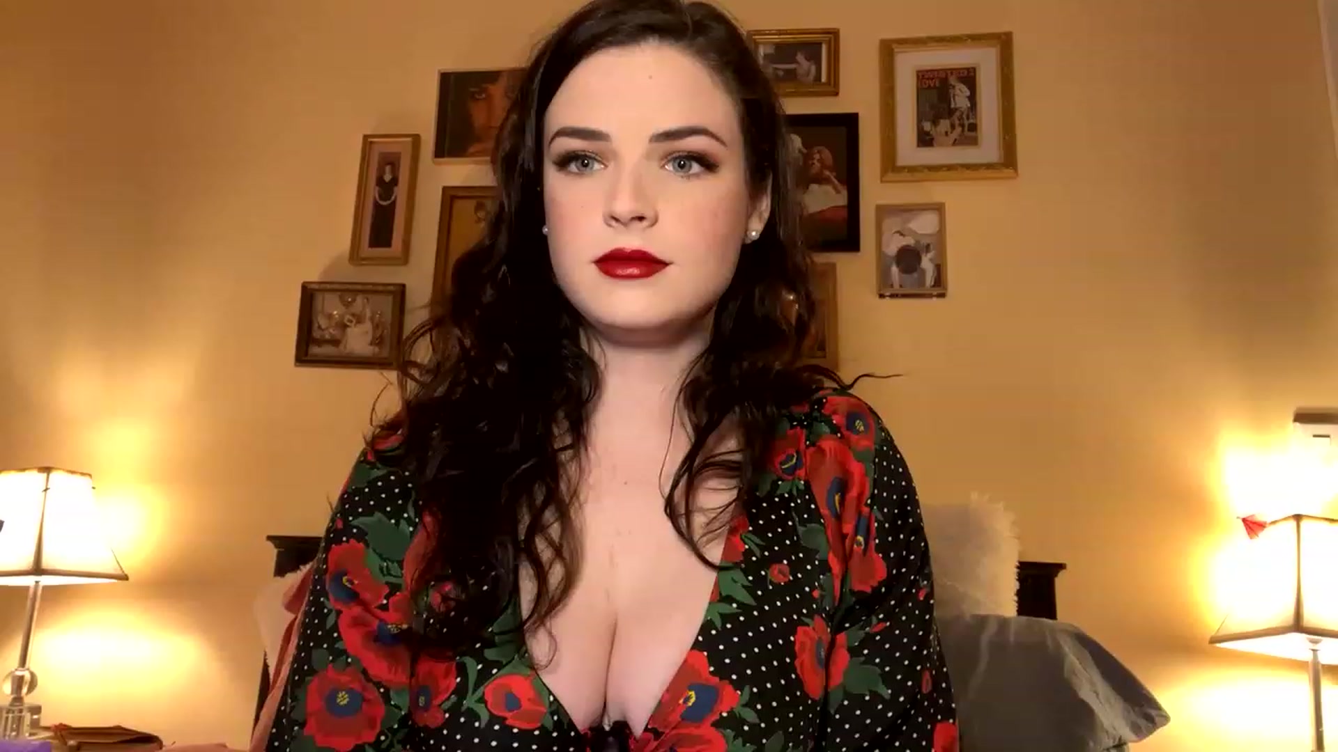 Gallery image thumbnail from DirtyDarcy's myfreecams stream on, 12/07/2022, 23:11 image 17 of 20