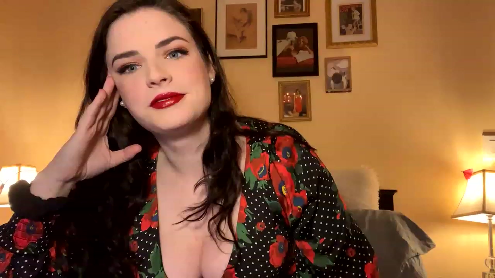 Gallery image thumbnail from DirtyDarcy's myfreecams stream on, 12/07/2022, 23:22 image 16 of 20