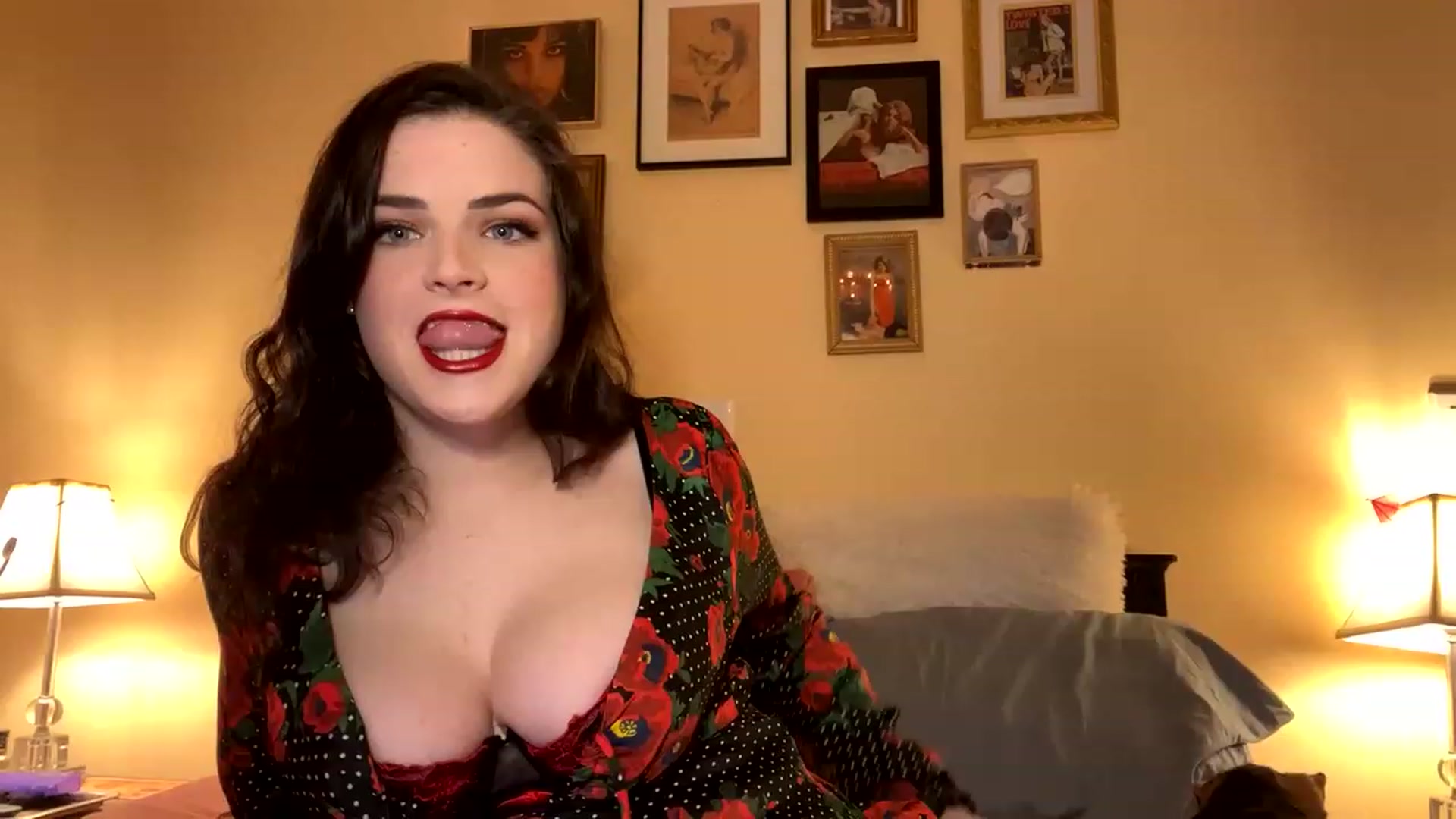 Gallery image thumbnail from DirtyDarcy's myfreecams stream on, 12/08/2022, 24:16 image 18 of 20