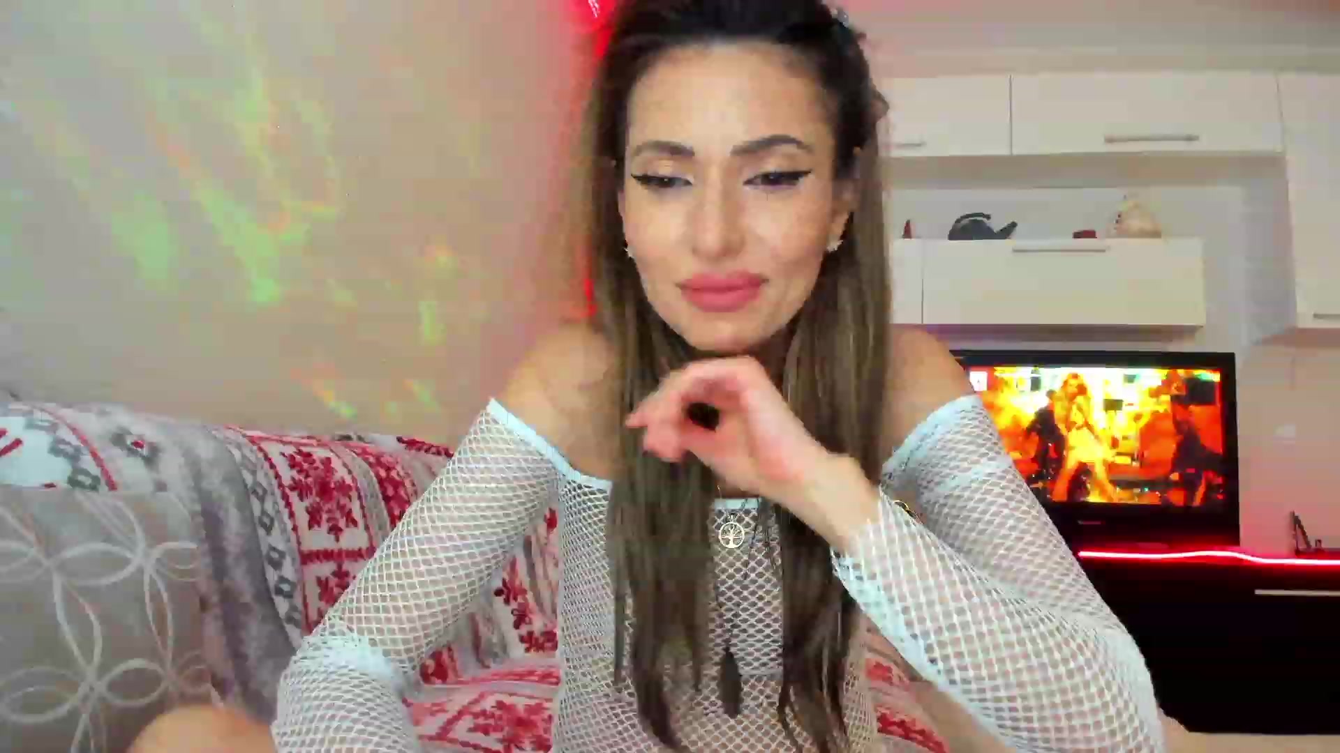 Gallery image thumbnail from DirtyFoxhole's myfreecams stream on, 05/03/2023, 23:11 image 4 of 20