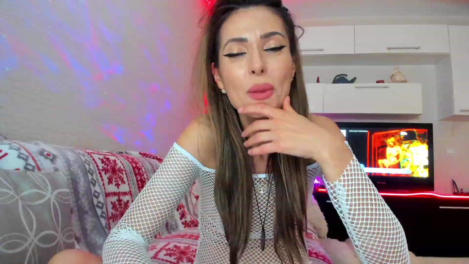 Gallery image thumbnail from DirtyFoxhole's myfreecams stream on, 05/03/2023, 23:11 image 6 of 20