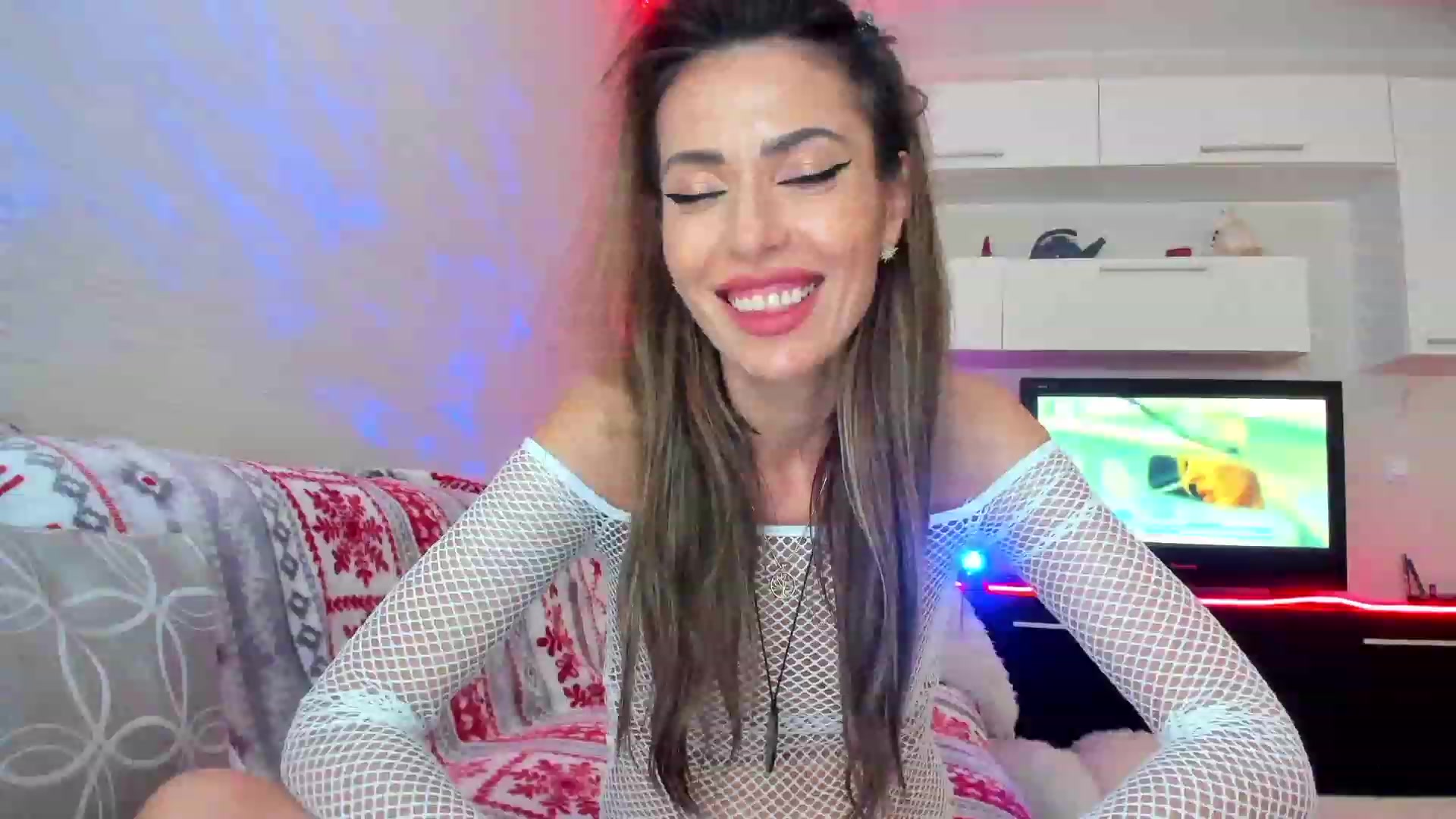 Gallery image thumbnail from DirtyFoxhole's myfreecams stream on, 05/03/2023, 23:11 image 2 of 20