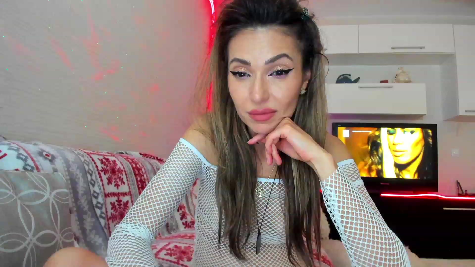 Gallery image thumbnail from DirtyFoxhole's myfreecams stream on, 05/03/2023, 23:11 image 20 of 20