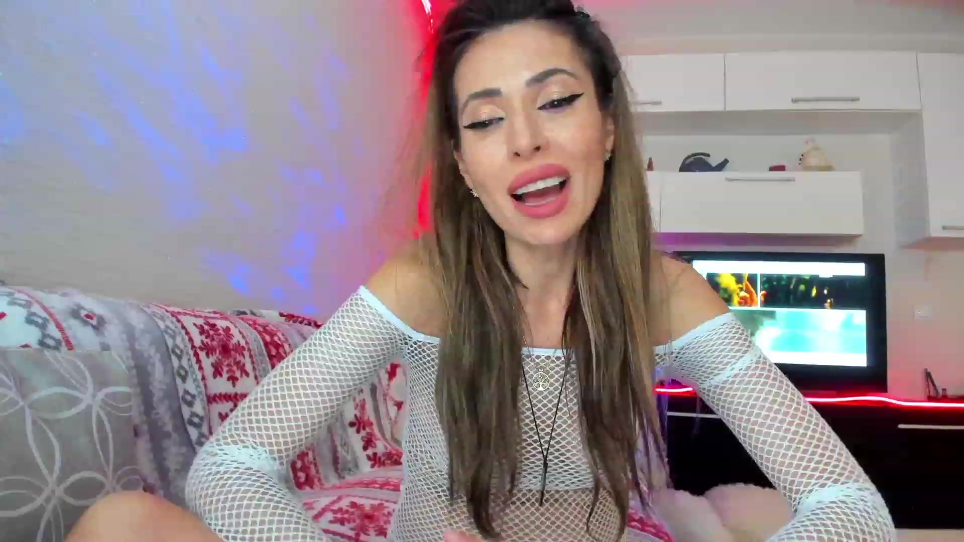 Gallery image thumbnail from DirtyFoxhole's myfreecams stream on, 05/03/2023, 23:11 image 12 of 20