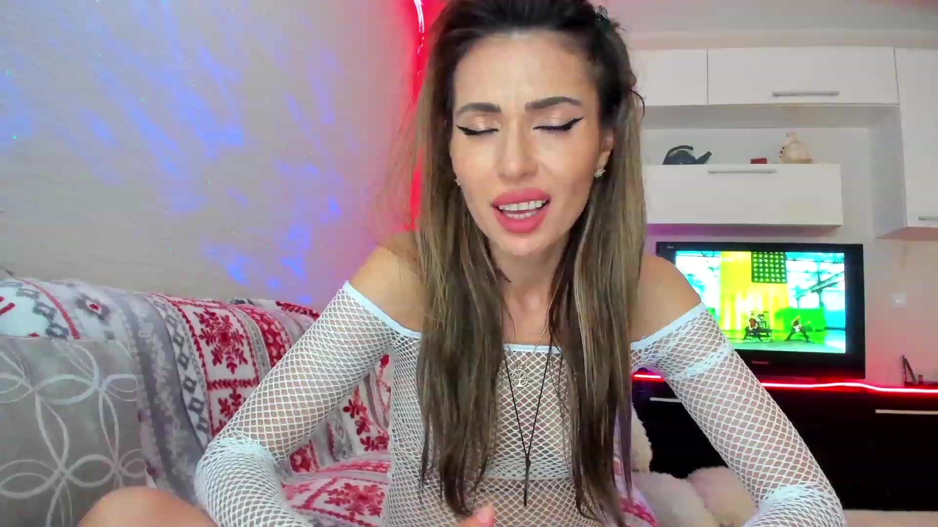Gallery image thumbnail from DirtyFoxhole's myfreecams stream on, 05/03/2023, 23:11 image 17 of 20