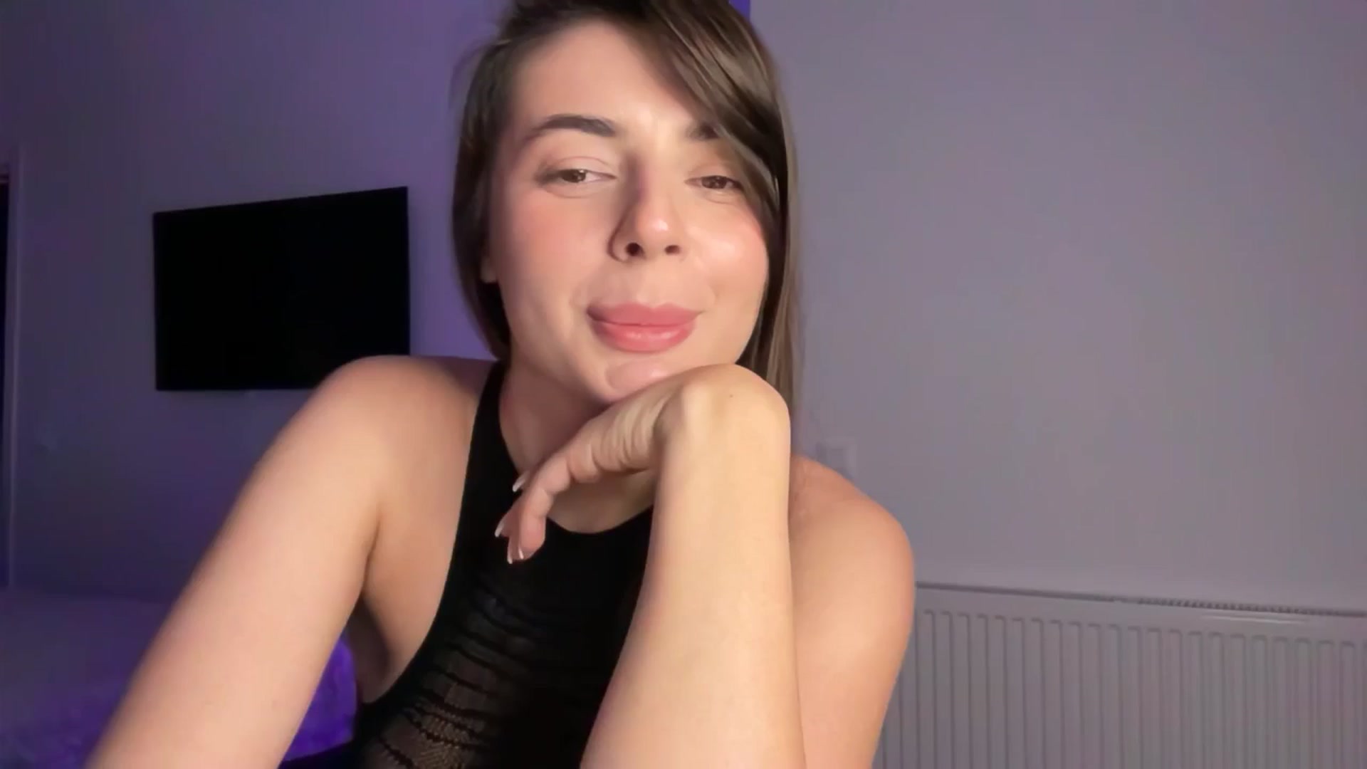 Gallery image thumbnail from Diva_Oliva1's myfreecams stream on, 06/07/2025, 18:49 image 15 of 20