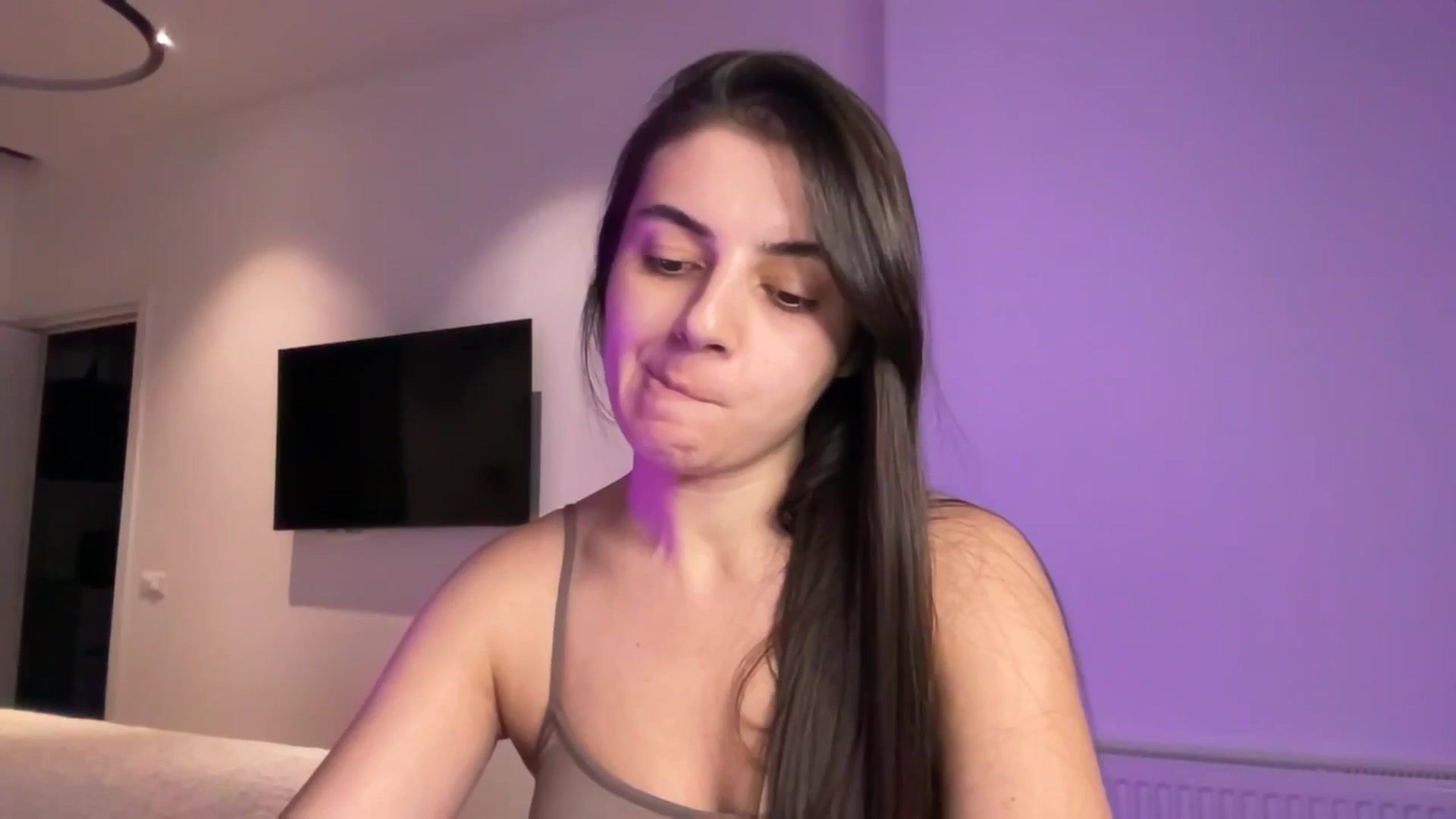 Gallery image thumbnail from Diva_Oliva1's myfreecams stream on, 11/08/2025, 17:23 image 1 of 20