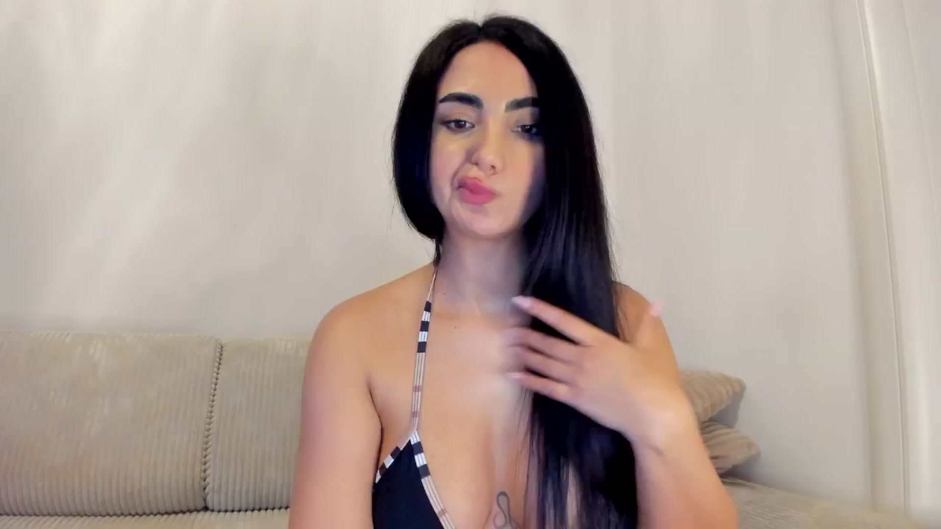 Gallery image thumbnail from DivineJass's myfreecams stream on, 01/25/2026, 07:55 image 16 of 20