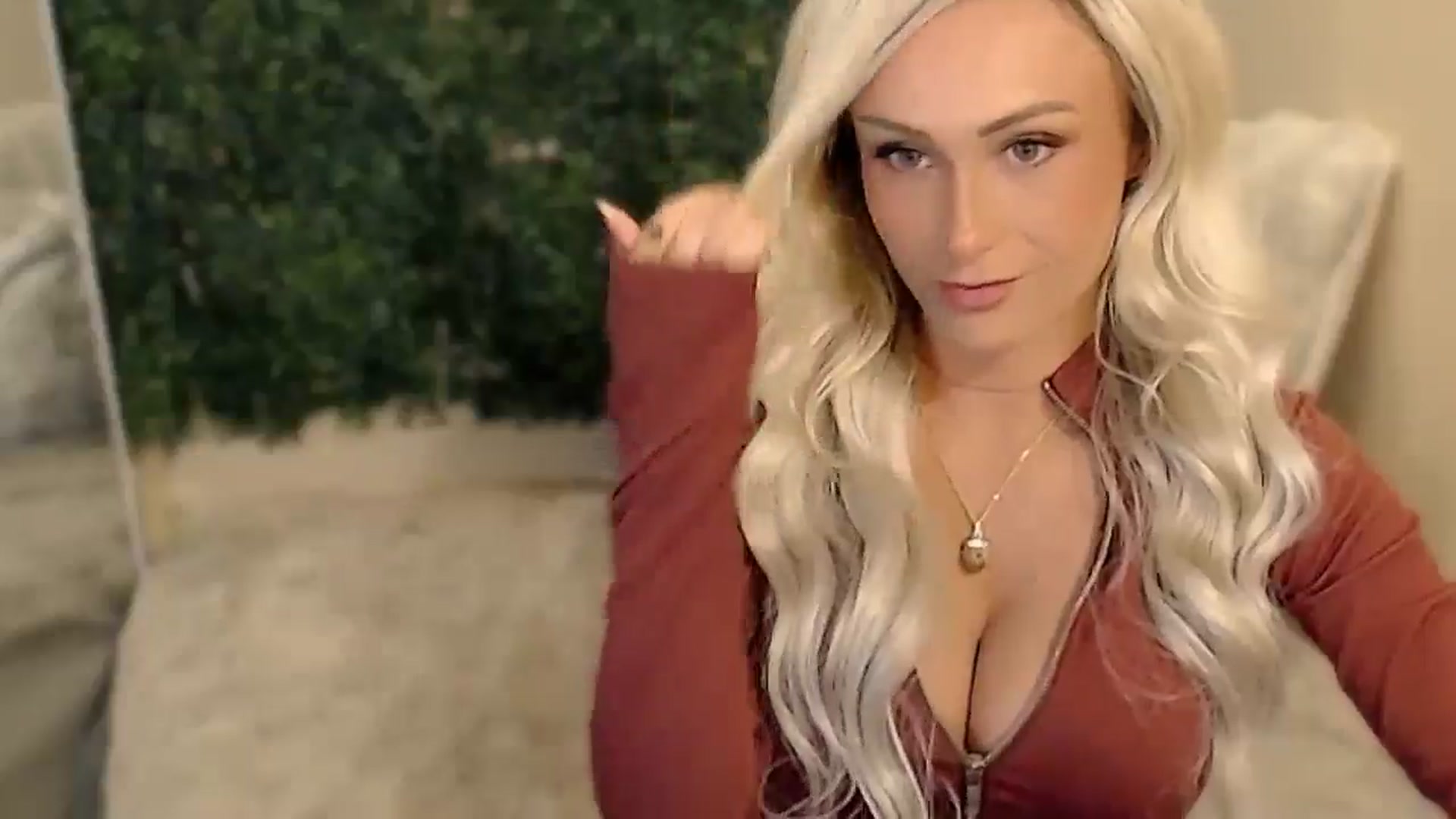 Gallery image thumbnail from Divine_Honey's myfreecams stream on, 08/16/2025, 16:28 image 7 of 20