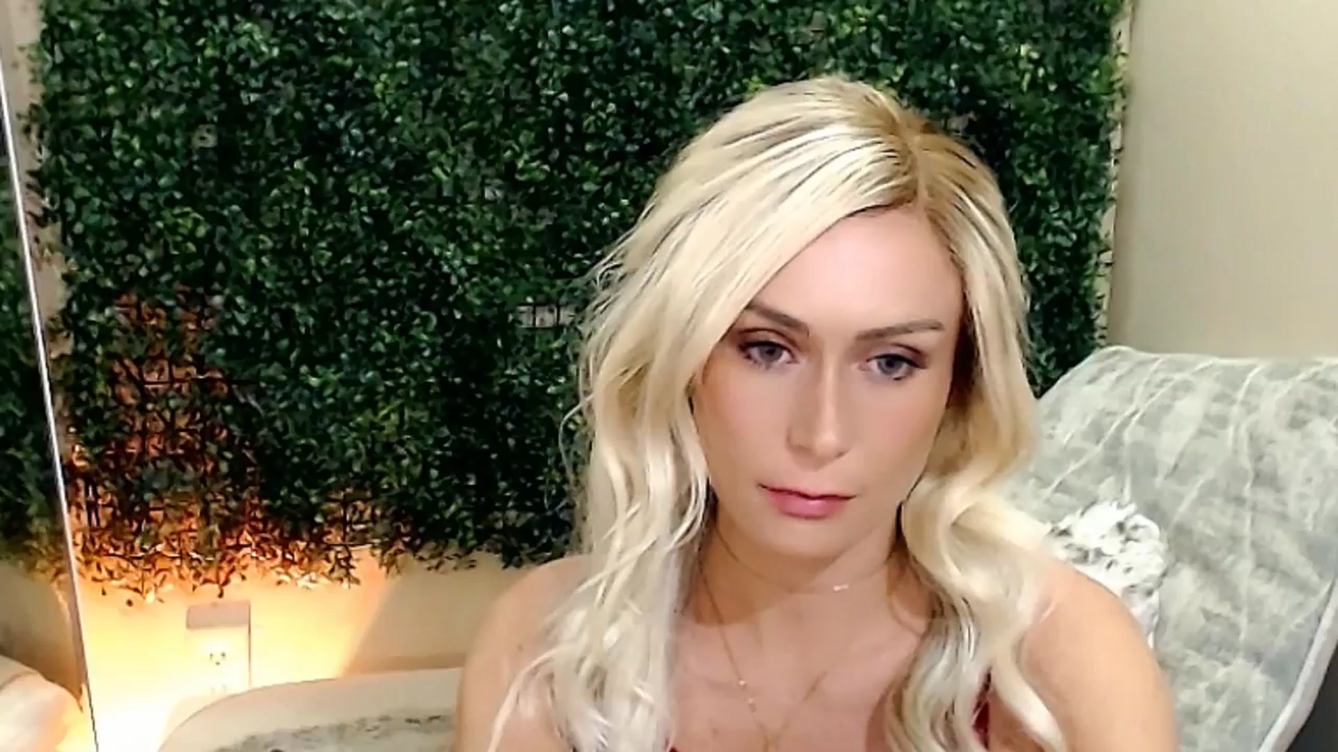 Gallery image thumbnail from Divine_Honey's myfreecams stream on, 08/31/2025, 10:41 image 19 of 20