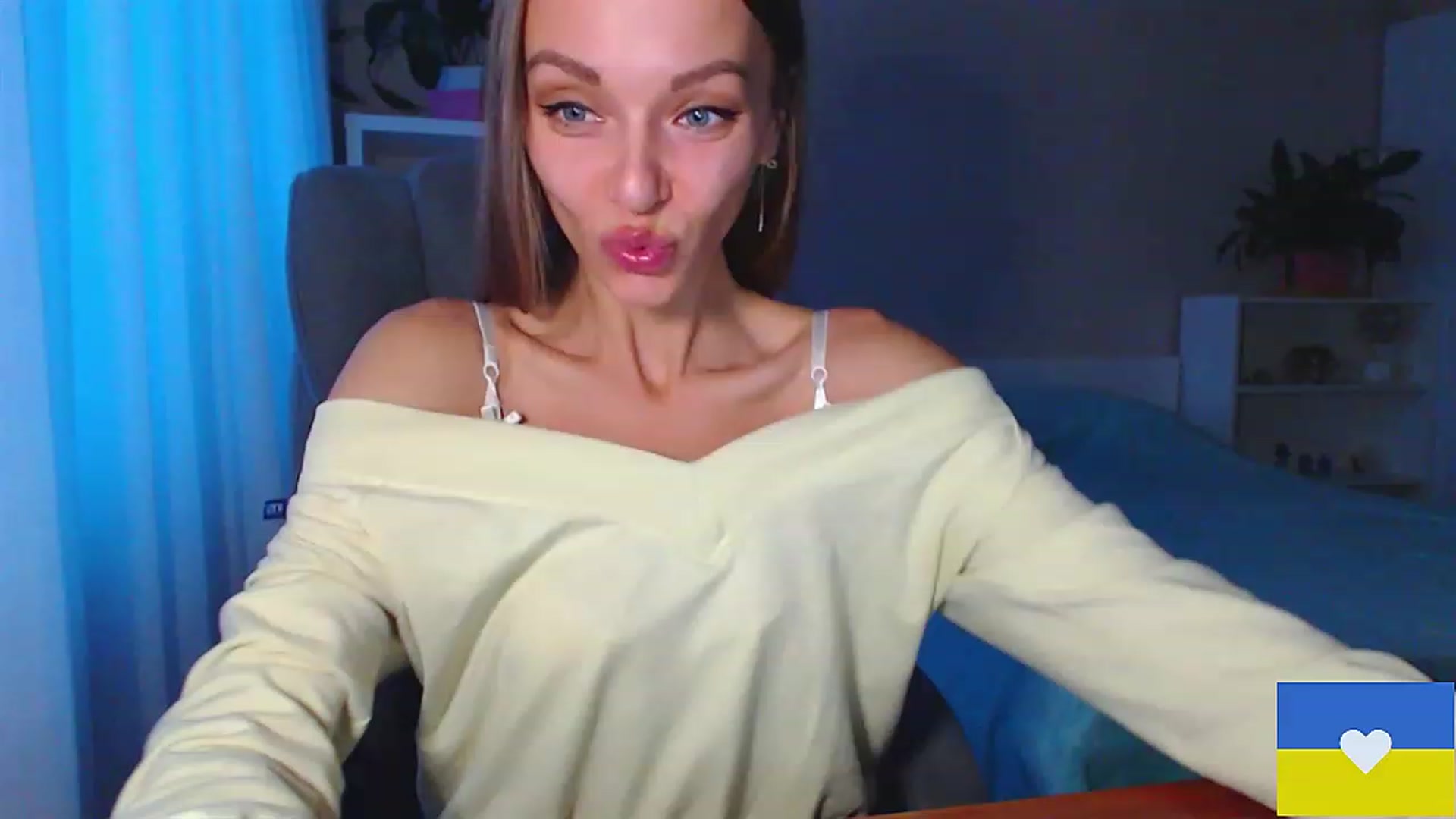 Gallery image thumbnail from Divine_Phenix's myfreecams stream on, 11/20/2022, 14:21 image 1 of 20