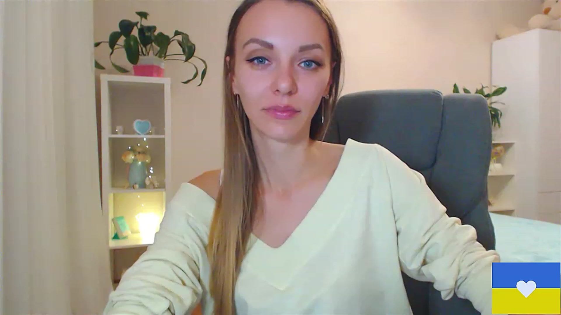 Gallery image thumbnail from Divine_Phenix's myfreecams stream on, 11/20/2022, 15:15 image 9 of 20