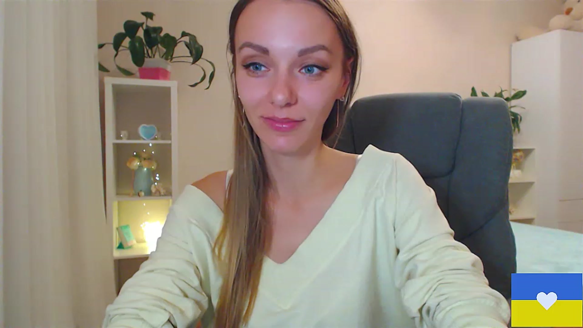 Gallery image thumbnail from Divine_Phenix's myfreecams stream on, 11/20/2022, 15:15 image 6 of 20