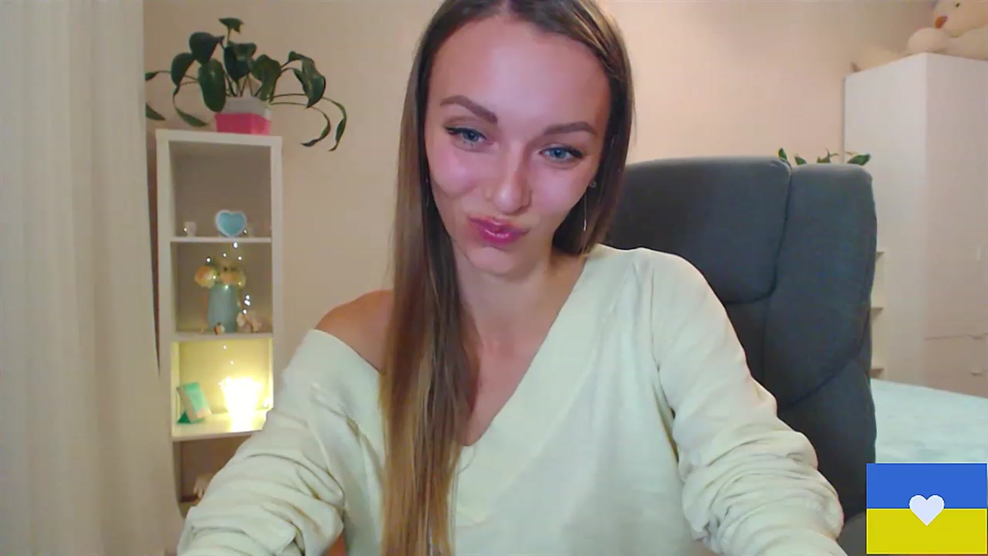 Gallery image thumbnail from Divine_Phenix's myfreecams stream on, 11/20/2022, 15:15 image 16 of 20