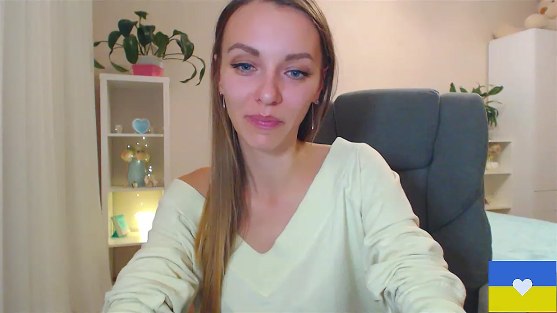 Gallery image thumbnail from Divine_Phenix's myfreecams stream on, 11/20/2022, 15:15 image 8 of 20