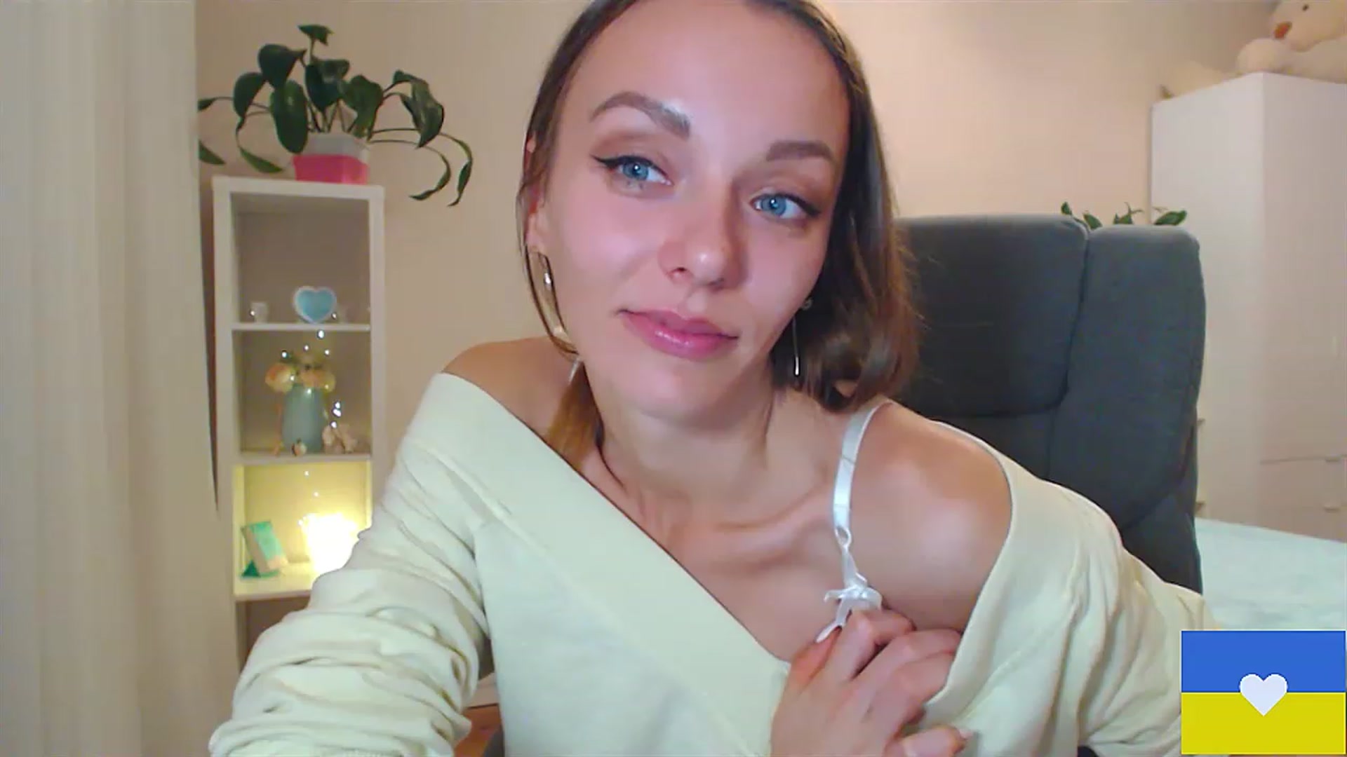 Gallery image thumbnail from Divine_Phenix's myfreecams stream on, 11/20/2022, 15:15 image 19 of 20