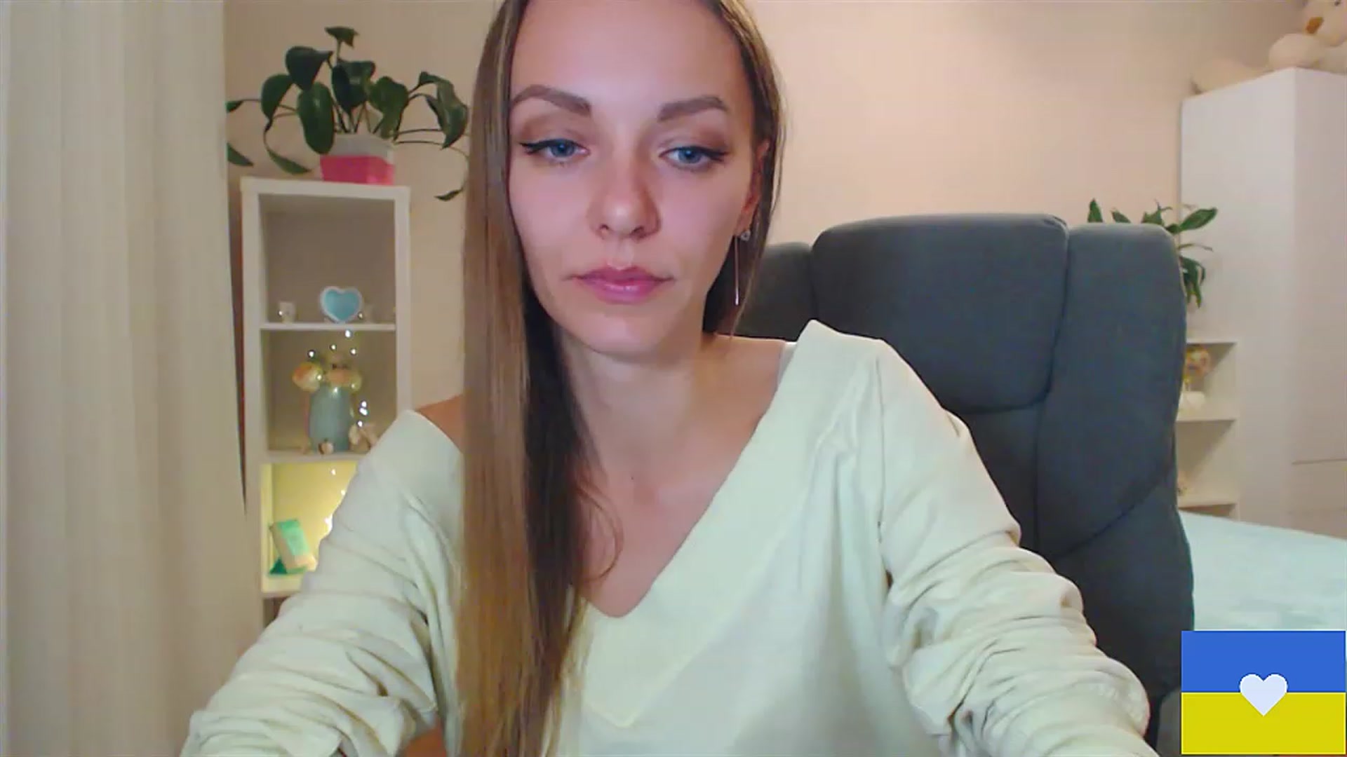 Gallery image thumbnail from Divine_Phenix's myfreecams stream on, 11/20/2022, 15:15 image 5 of 20
