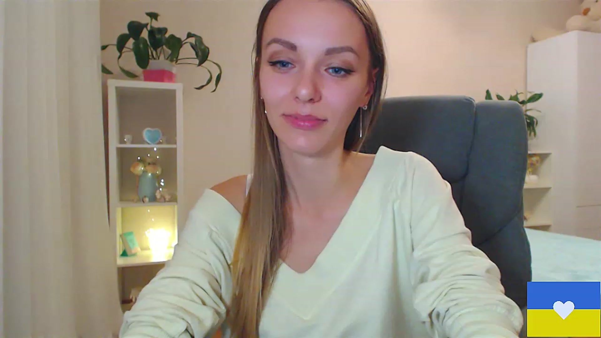 Gallery image thumbnail from Divine_Phenix's myfreecams stream on, 11/20/2022, 15:15 image 10 of 20