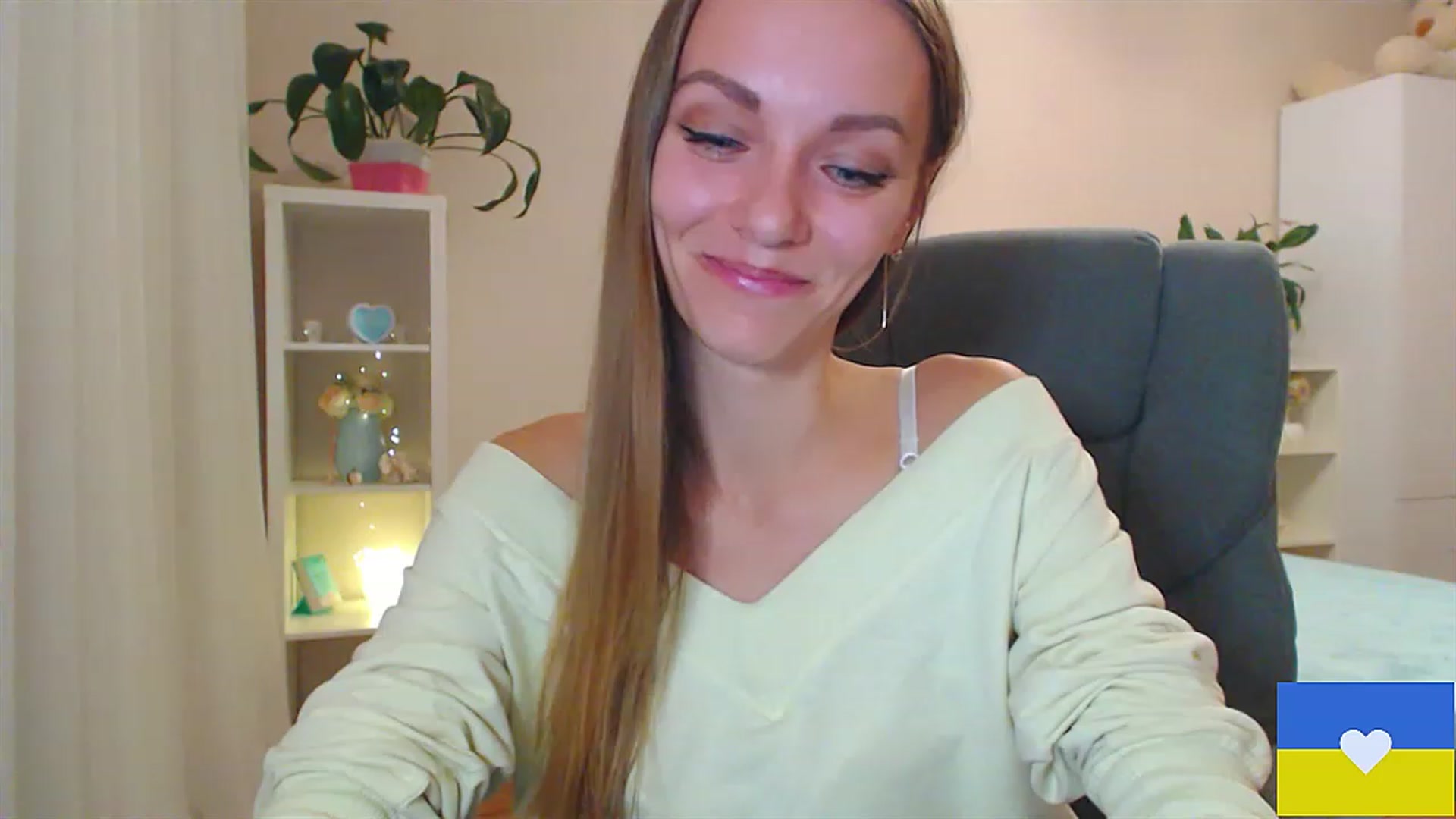 Gallery image thumbnail from Divine_Phenix's myfreecams stream on, 11/20/2022, 15:15 image 1 of 20