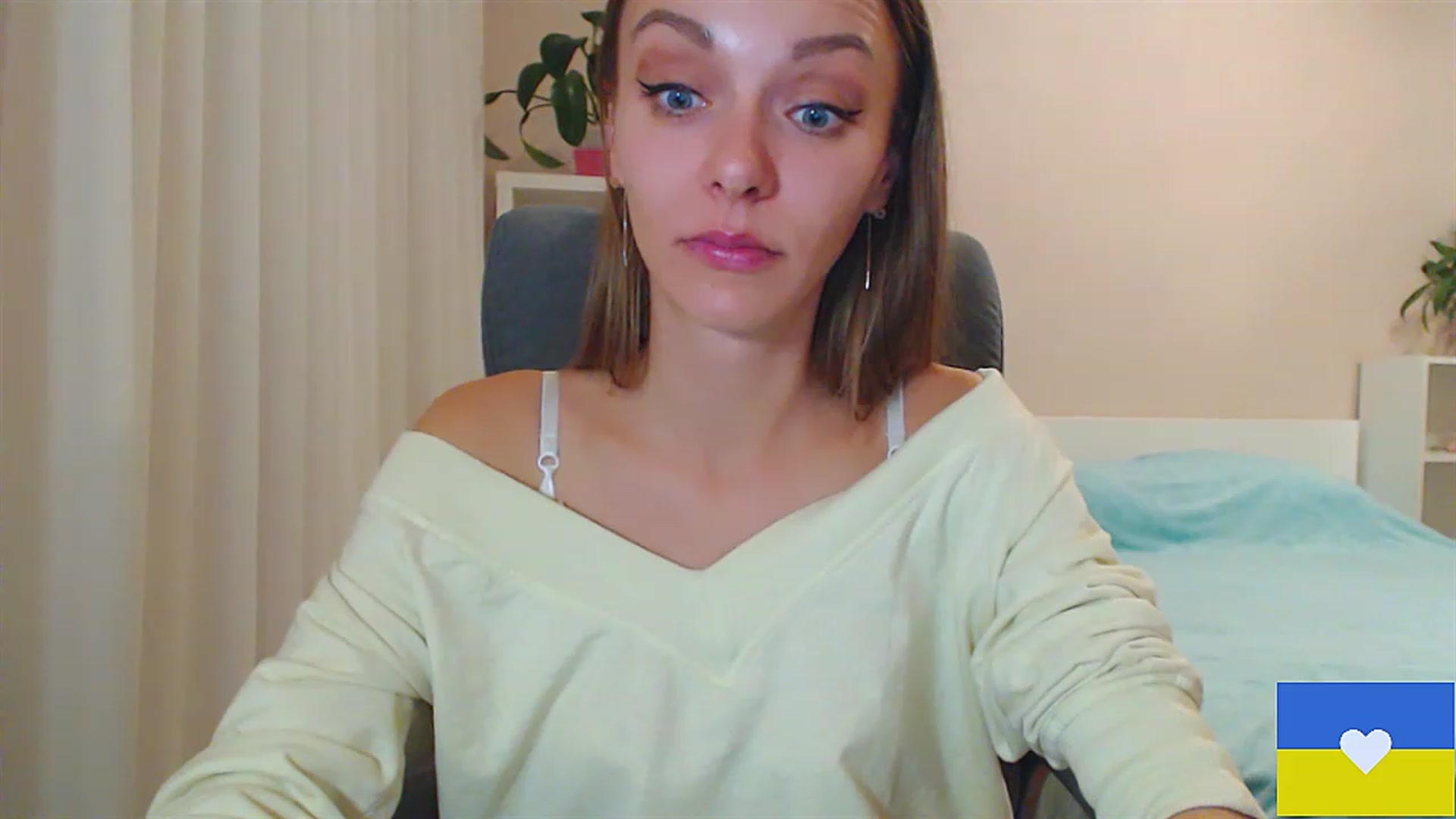 Gallery image thumbnail from Divine_Phenix's myfreecams stream on, 11/20/2022, 17:25 image 4 of 20
