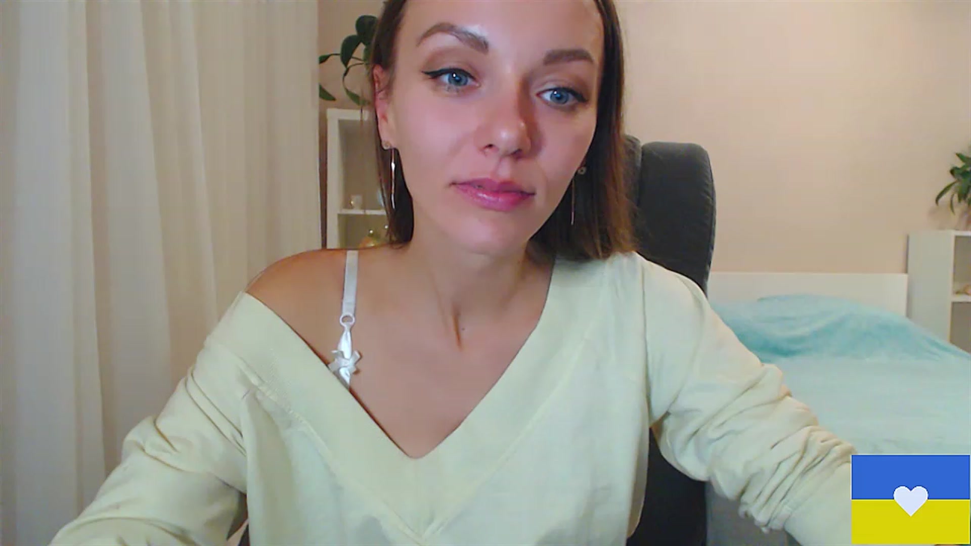 Gallery image thumbnail from Divine_Phenix's myfreecams stream on, 11/20/2022, 17:25 image 15 of 20