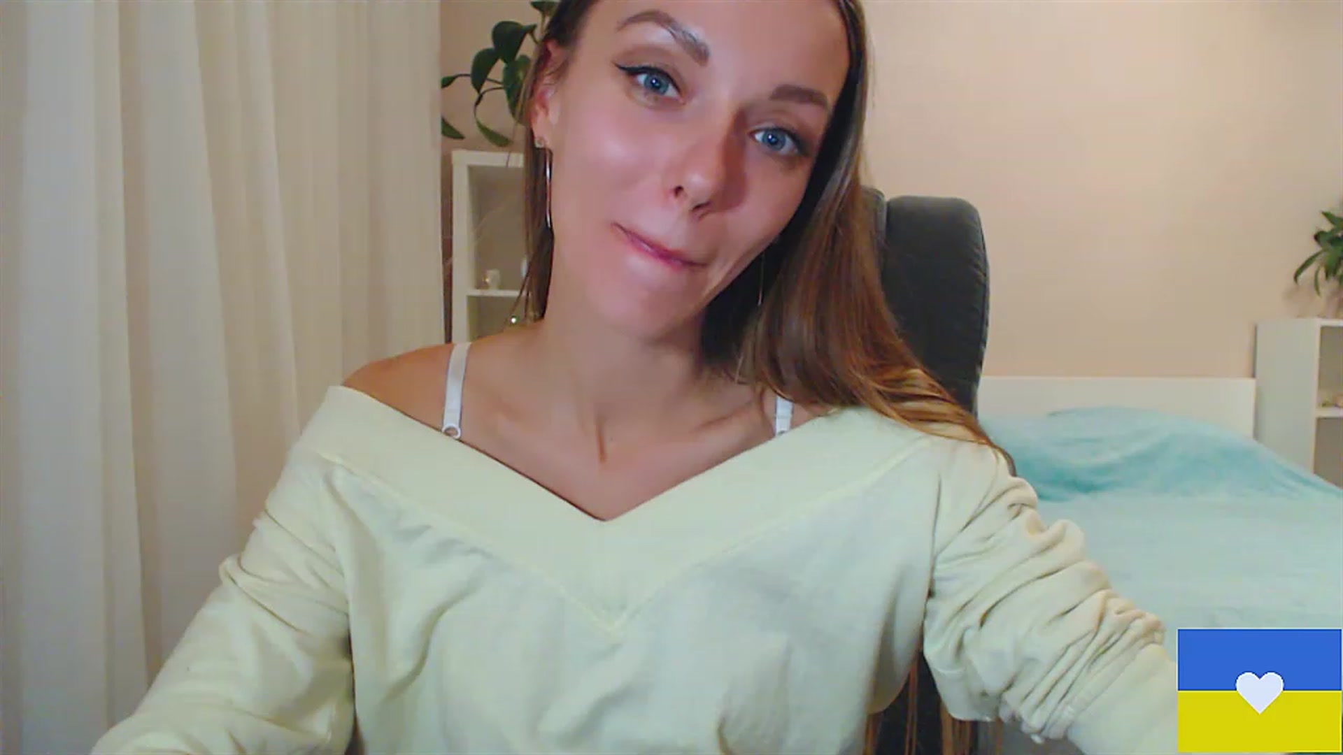 Gallery image thumbnail from Divine_Phenix's myfreecams stream on, 11/20/2022, 17:25 image 16 of 20