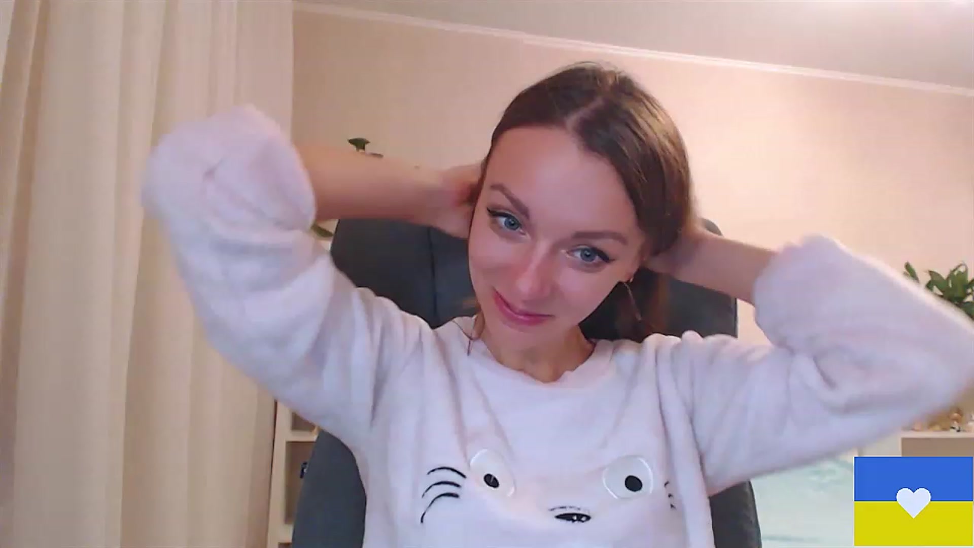 Gallery image thumbnail from Divine_Phenix's myfreecams stream on, 11/22/2022, 20:12 image 2 of 20