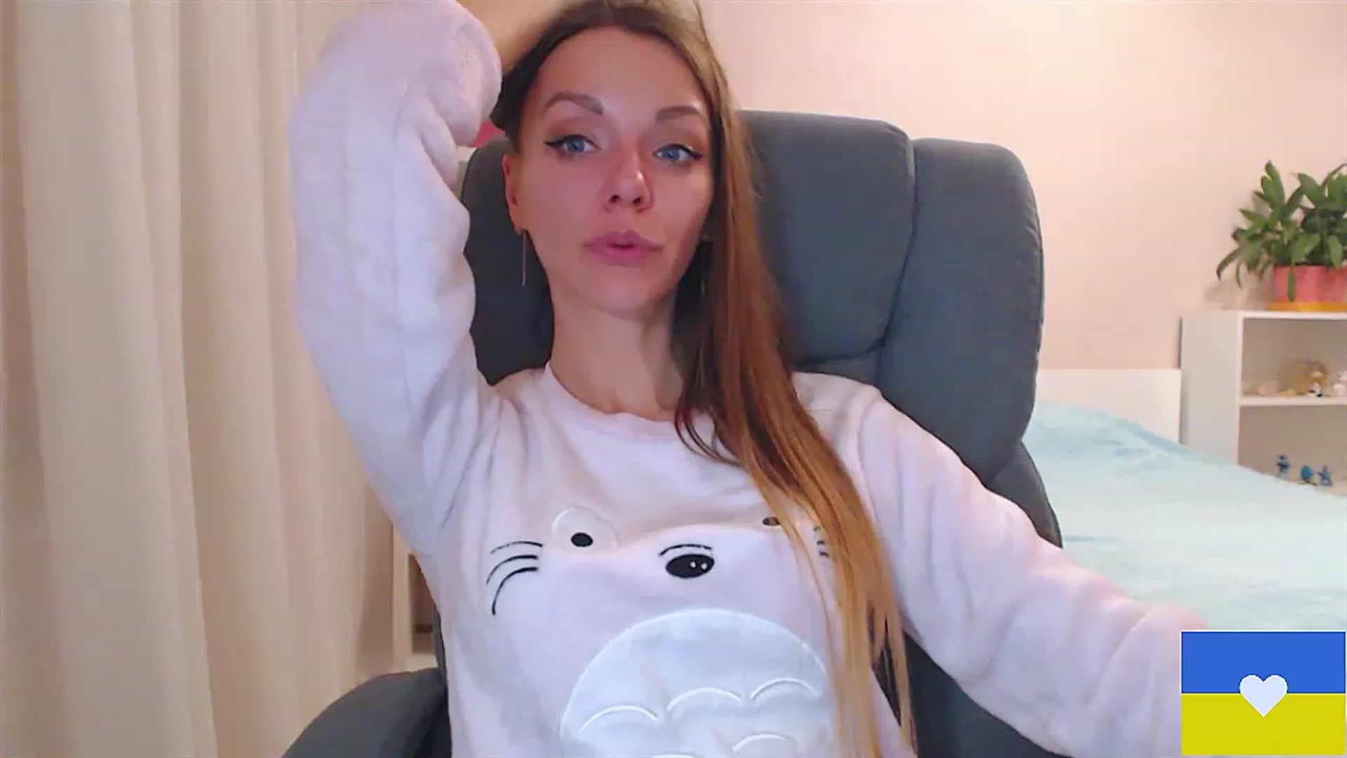 Gallery image thumbnail from Divine_Phenix's myfreecams stream on, 11/22/2022, 20:12 image 6 of 20