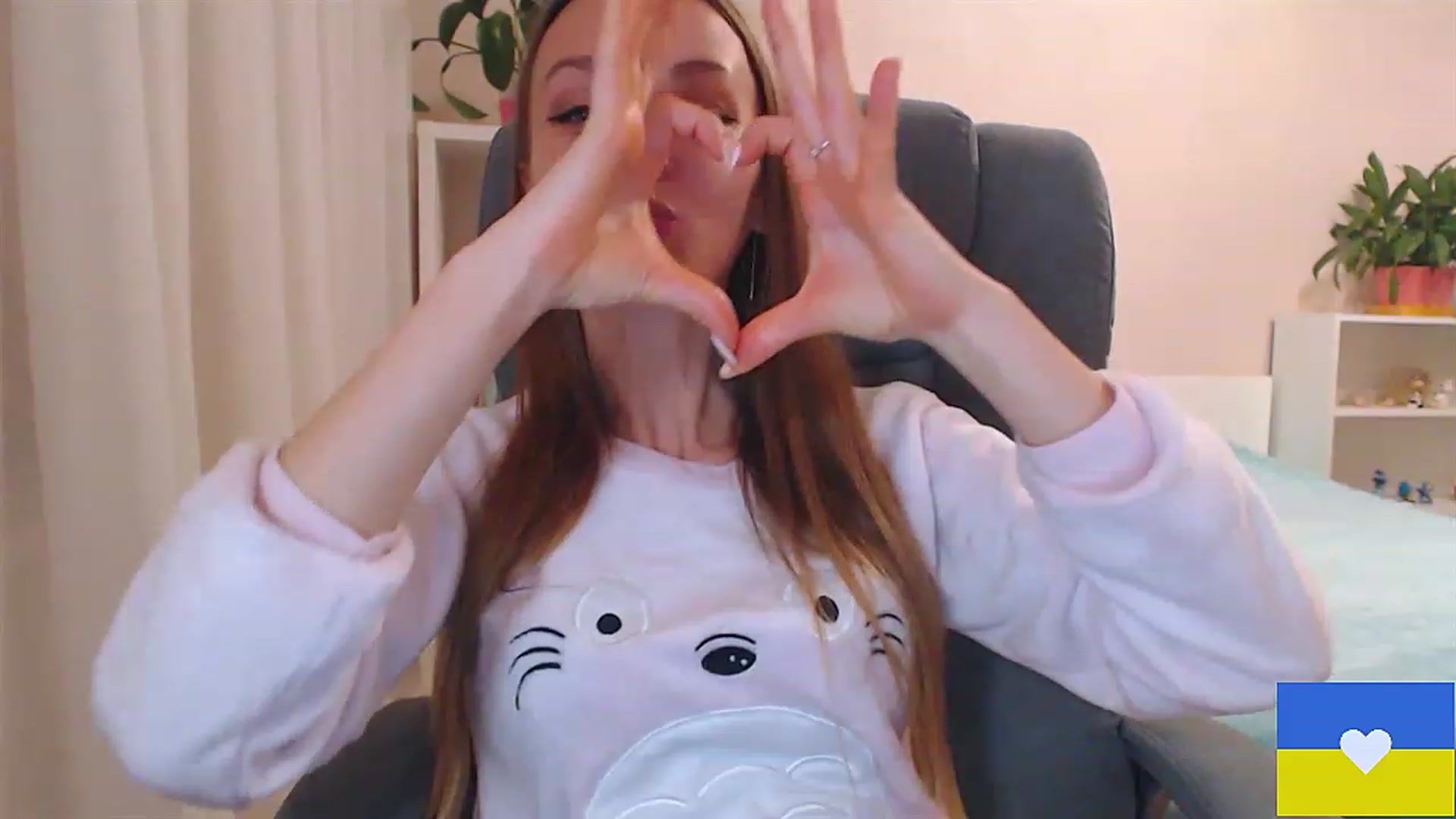 Gallery image thumbnail from Divine_Phenix's myfreecams stream on, 11/22/2022, 20:12 image 15 of 20