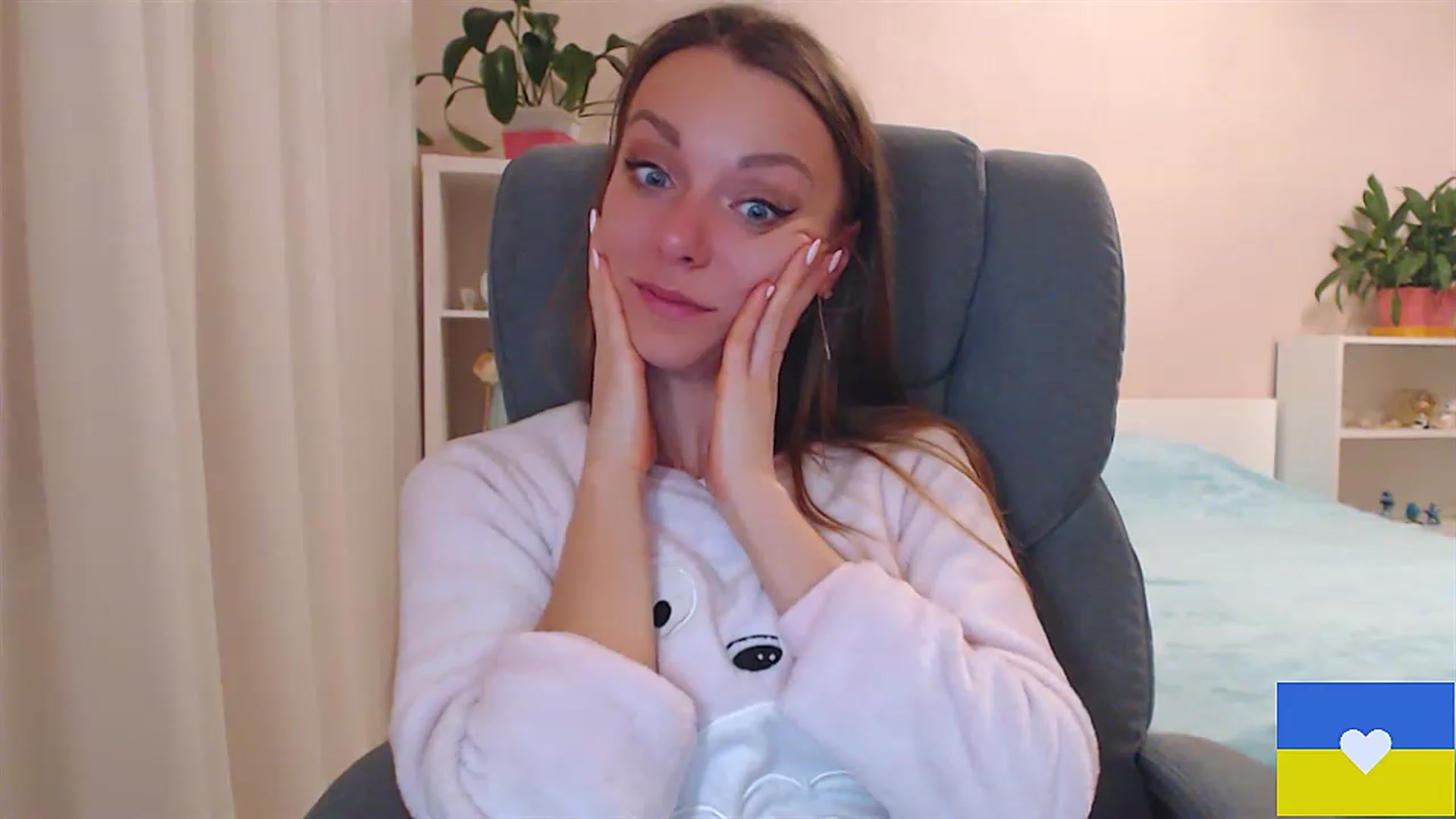 Gallery image thumbnail from Divine_Phenix's myfreecams stream on, 11/22/2022, 20:12 image 10 of 20