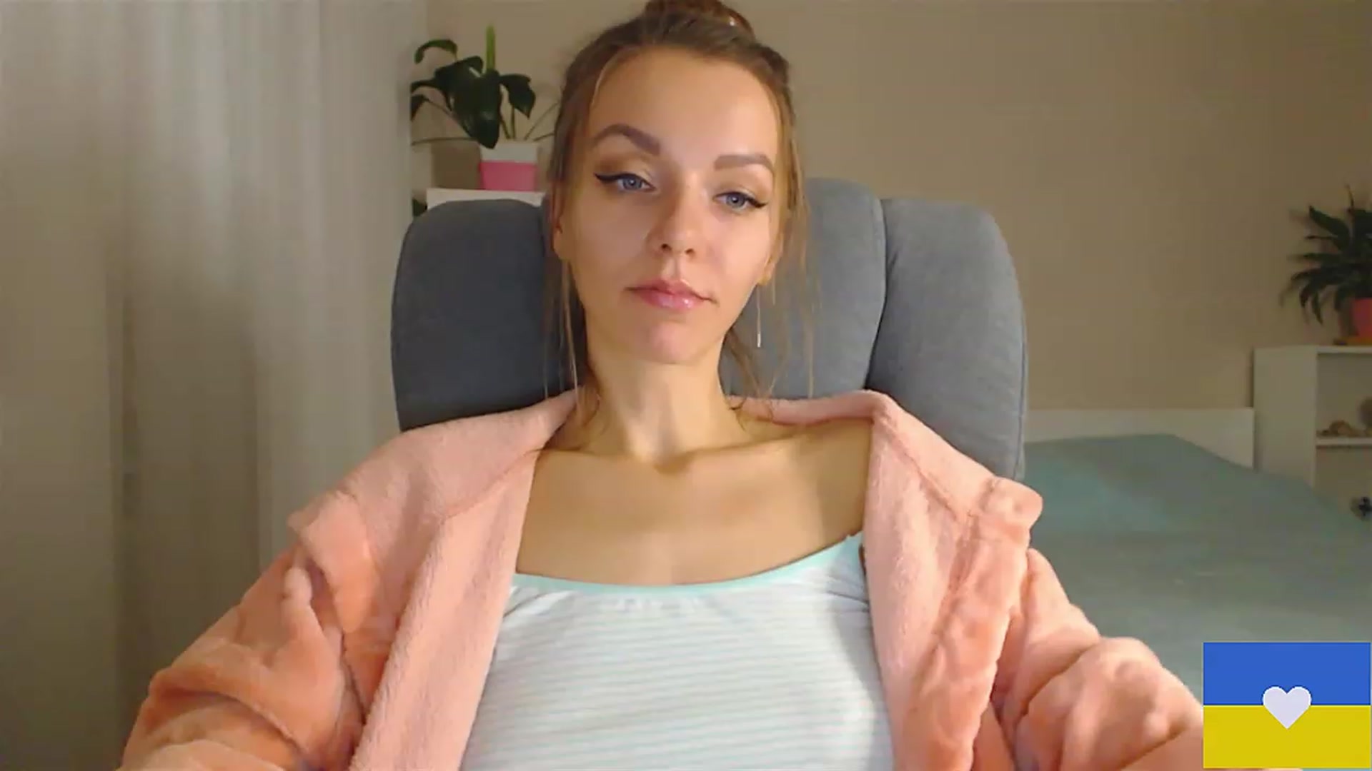 Gallery image thumbnail from Divine_Phenix's myfreecams stream on, 12/03/2022, 15:42 image 18 of 20
