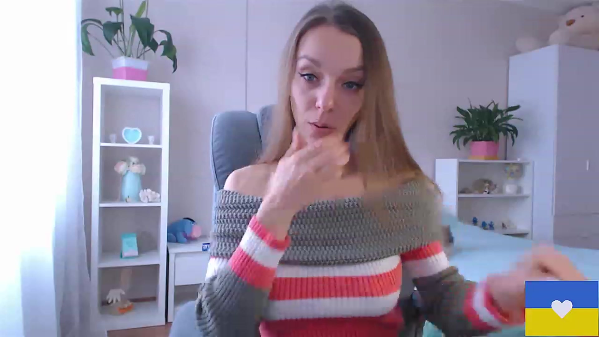 Gallery image thumbnail from Divine_Phenix's myfreecams stream on, 12/07/2022, 11:46 image 2 of 20