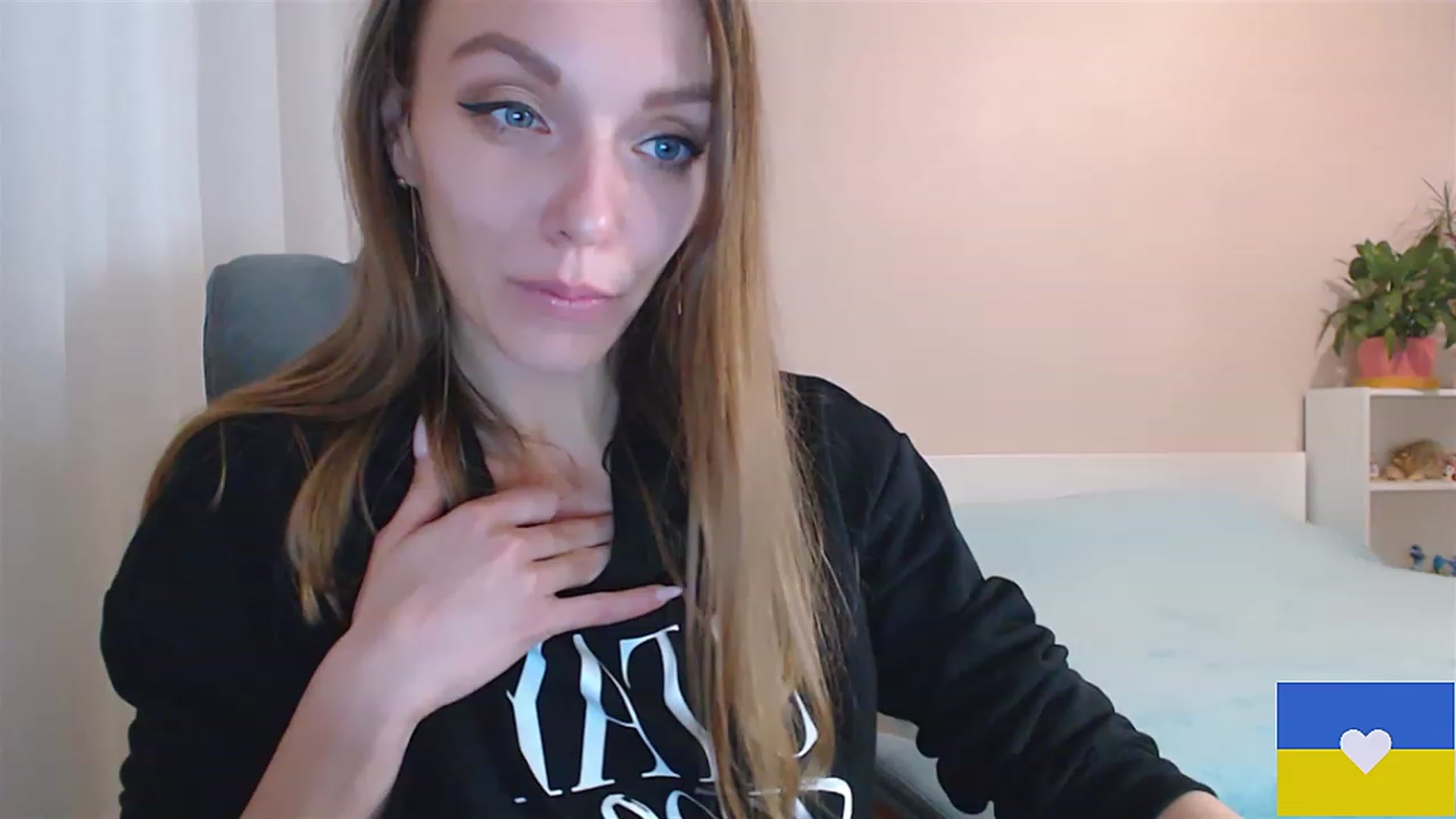 Gallery image thumbnail from Divine_Phenix's myfreecams stream on, 01/09/2023, 18:34 image 8 of 20