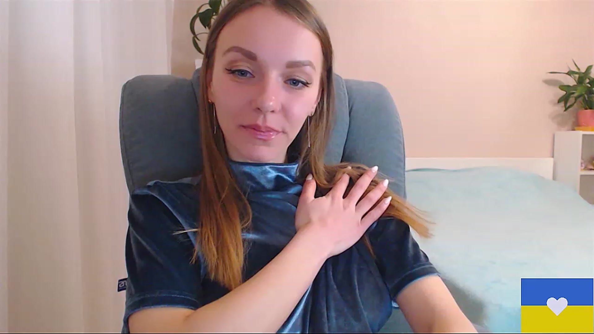 Gallery image thumbnail from Divine_Phenix's myfreecams stream on, 02/23/2023, 20:10 image 17 of 20