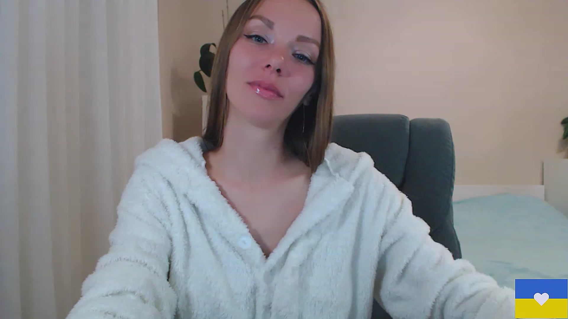 Gallery image thumbnail from Divine_Phenix's myfreecams stream on, 05/02/2023, 20:20 image 11 of 20