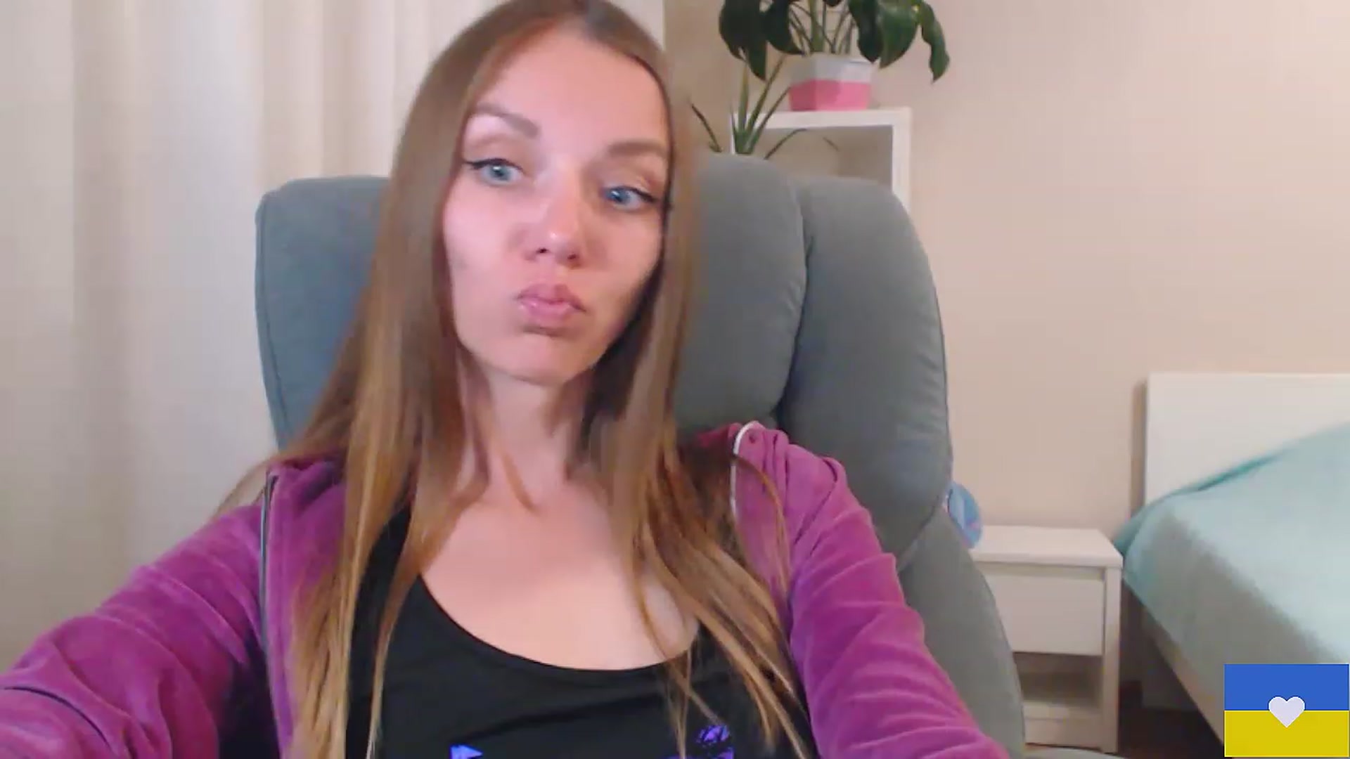 Gallery image thumbnail from Divine_Phenix's myfreecams stream on, 05/31/2023, 18:54 image 16 of 20