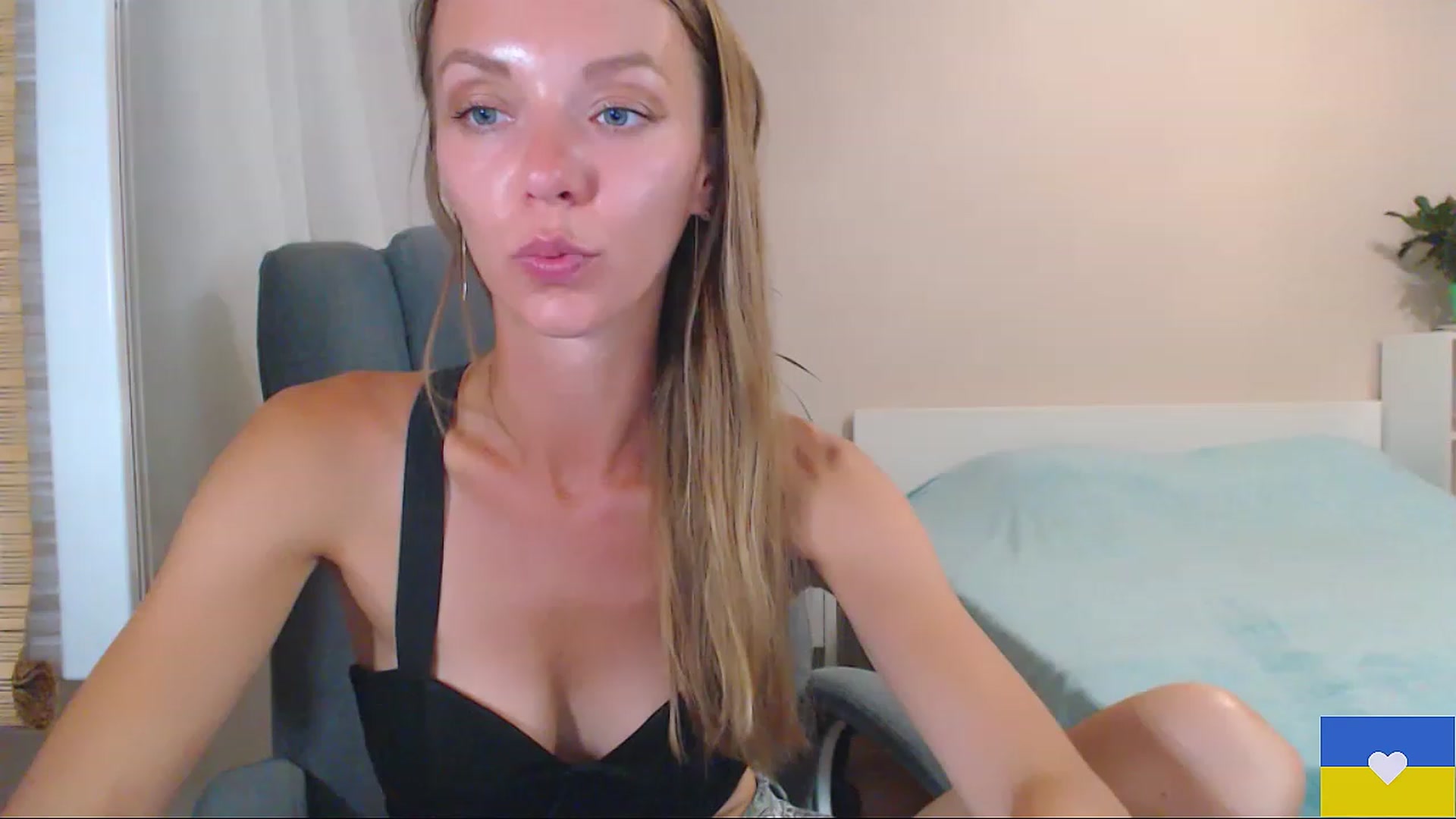 Gallery image thumbnail from Divine_Phenix's myfreecams stream on, 08/06/2023, 19:30 image 18 of 20