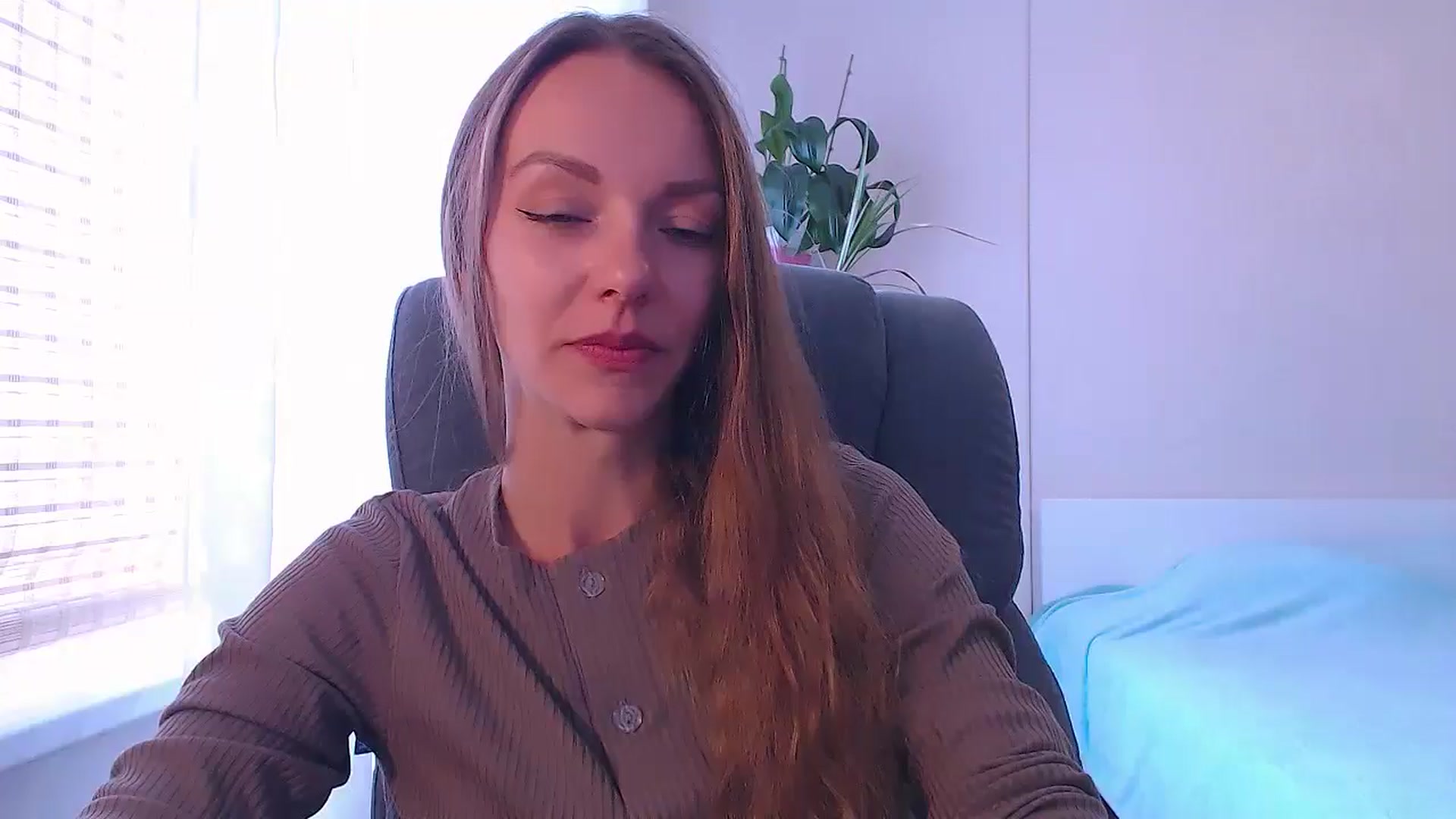 Gallery image thumbnail from Divine_Phenix's myfreecams stream on, 06/14/2024, 06:15 image 1 of 20