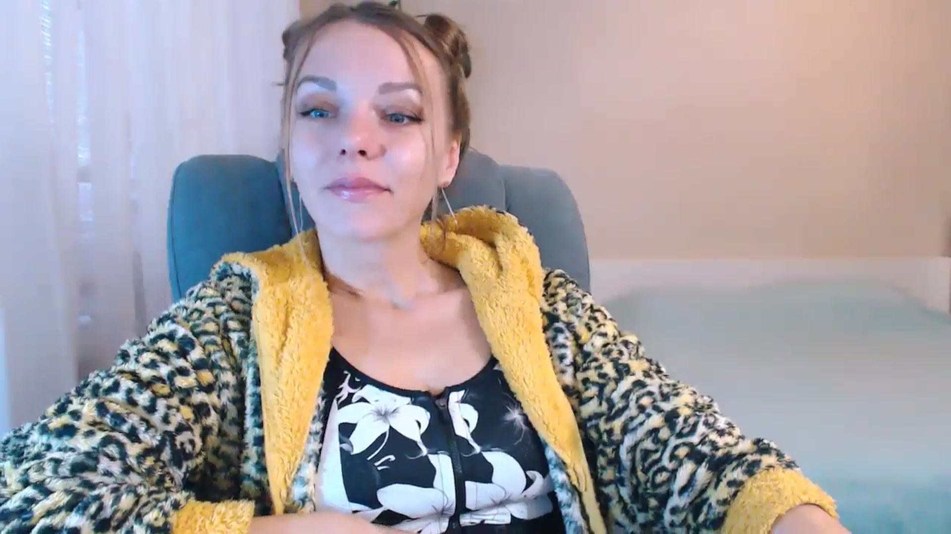 Gallery image thumbnail from Divine_Phenix's myfreecams stream on, 12/03/2024, 07:41 image 6 of 20