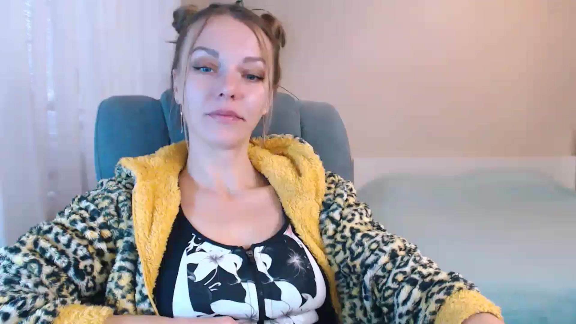 Gallery image thumbnail from Divine_Phenix's myfreecams stream on, 12/03/2024, 07:41 image 8 of 20