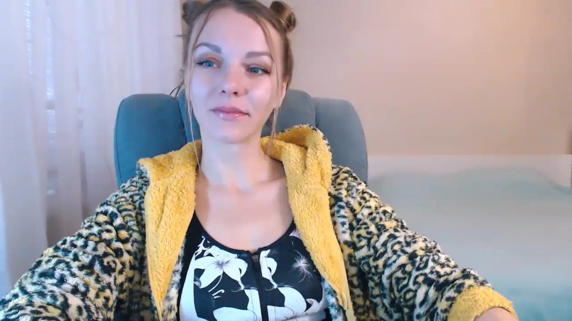 Gallery image thumbnail from Divine_Phenix's myfreecams stream on, 12/03/2024, 07:41 image 5 of 20