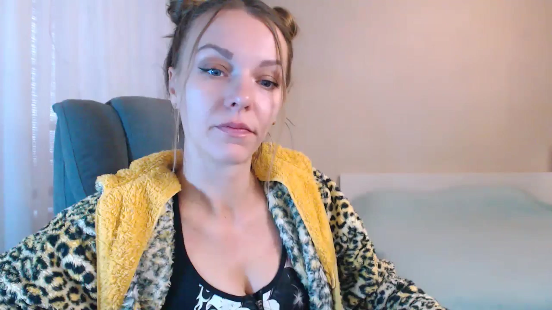 Gallery image thumbnail from Divine_Phenix's myfreecams stream on, 12/03/2024, 07:41 image 16 of 20