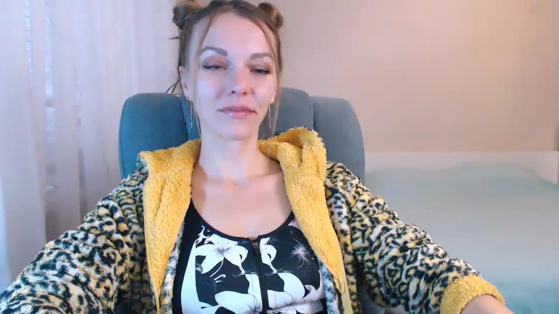 Gallery image thumbnail from Divine_Phenix's myfreecams stream on, 12/03/2024, 07:41 image 4 of 20